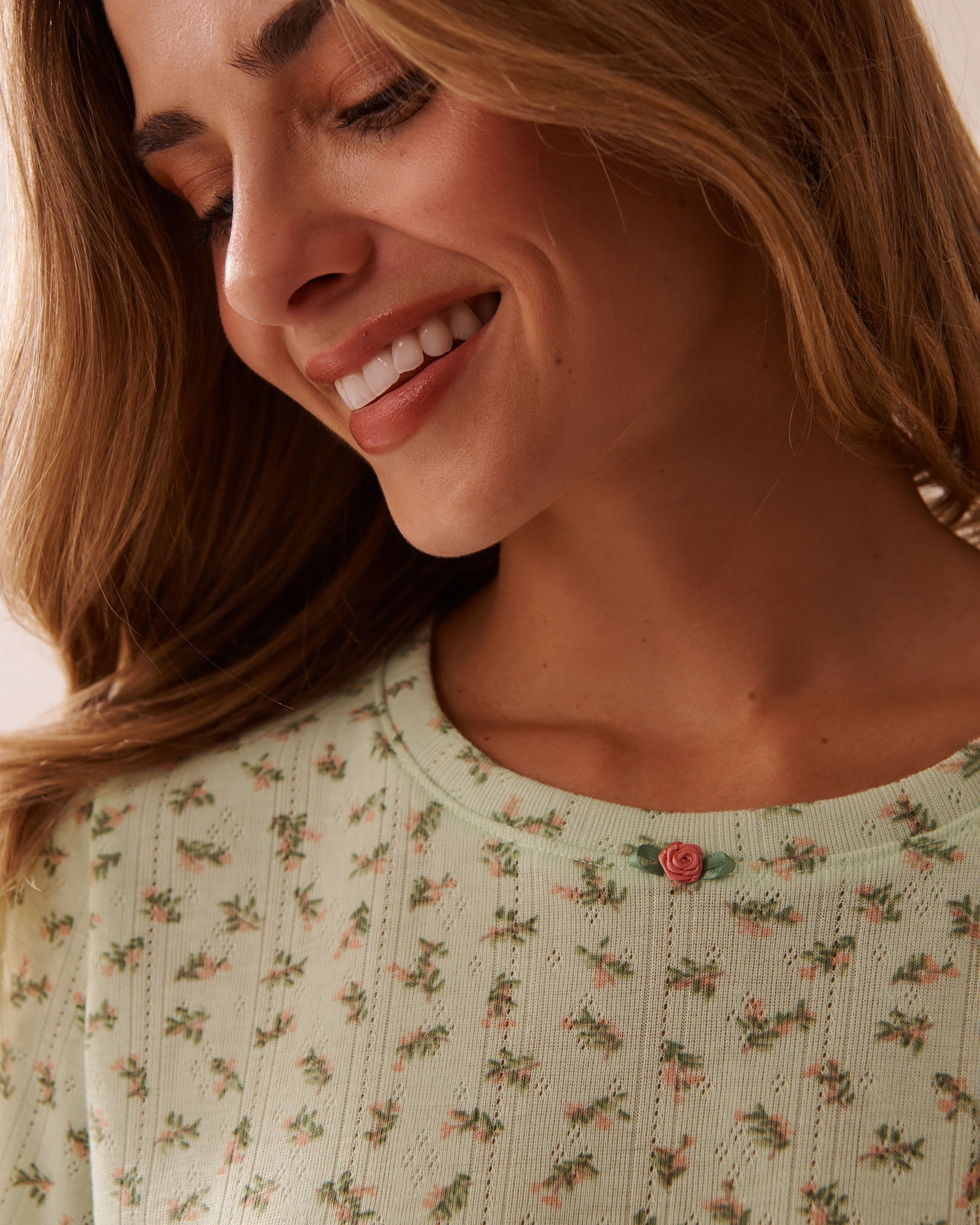 LA VIE EN ROSE T-shirt maille pointelle et bordure frisons à petites fleurs Petits bouquets 40100734 - View5
