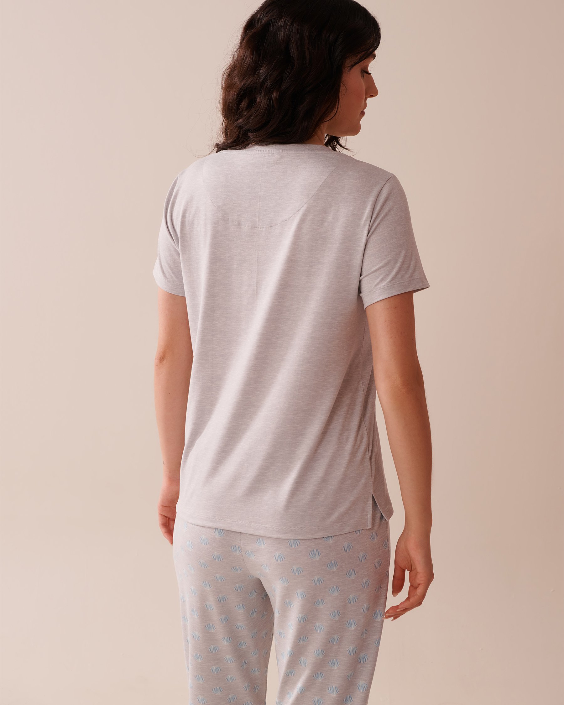 LA VIE EN ROSE Seashell Print Super Soft T-shirt Grey 40100735 - View2