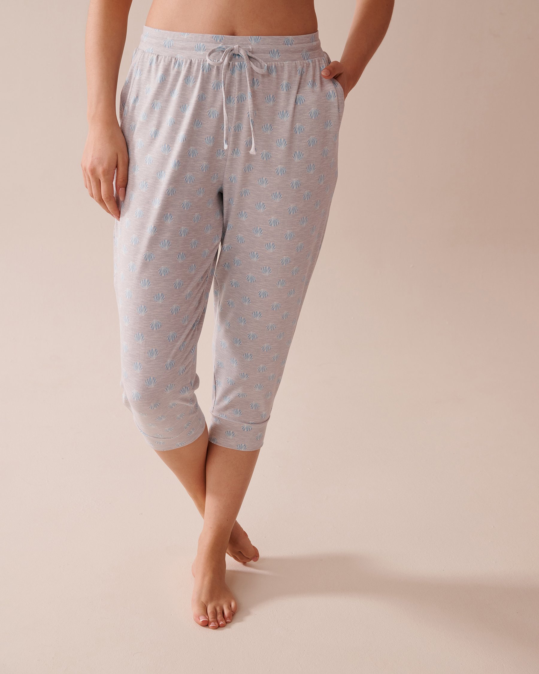 LA VIE EN ROSE Seashell Print Super Soft Pajama Capris Grey/Seashell 40200725 - View1