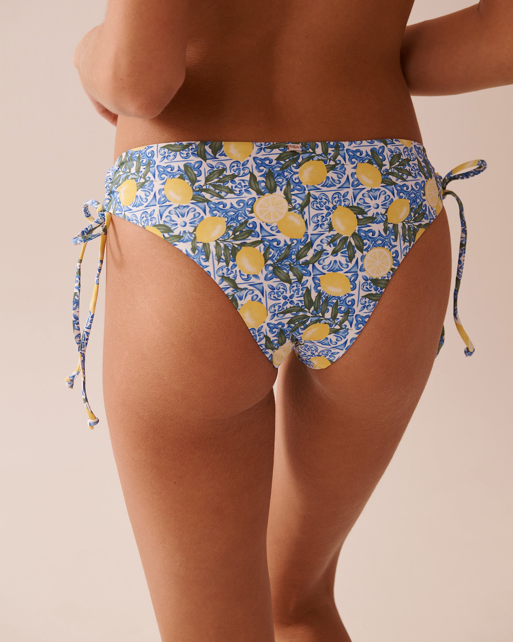 LA VIE EN ROSE AQUA Bas de bikini cheeky noué aux hanches LEMON TILE Mosaïque citron 70300705 - Voir2
