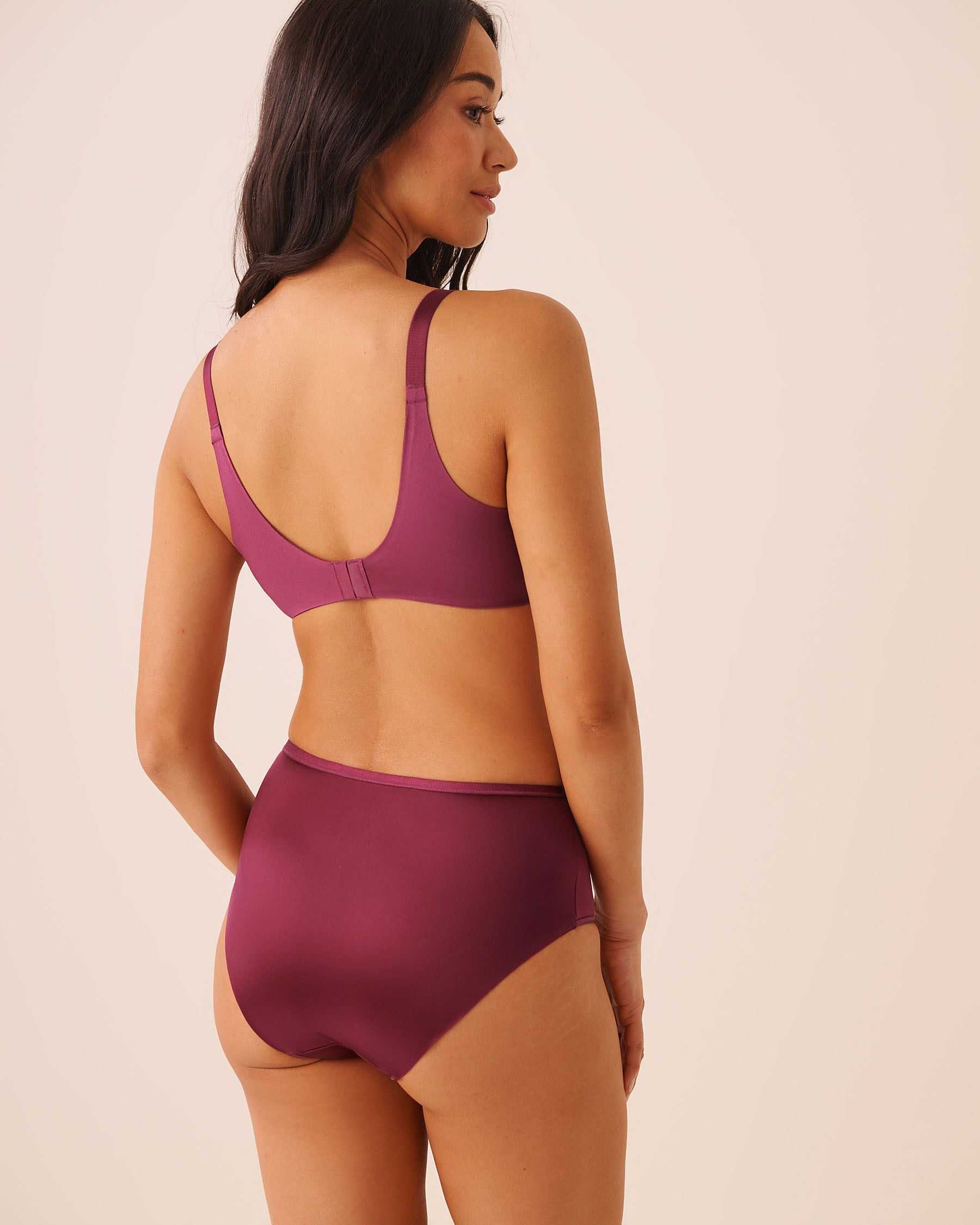 LA VIE EN ROSE Lightly Lined Sleek Back Bra Raspberry Red 10200620 - View2