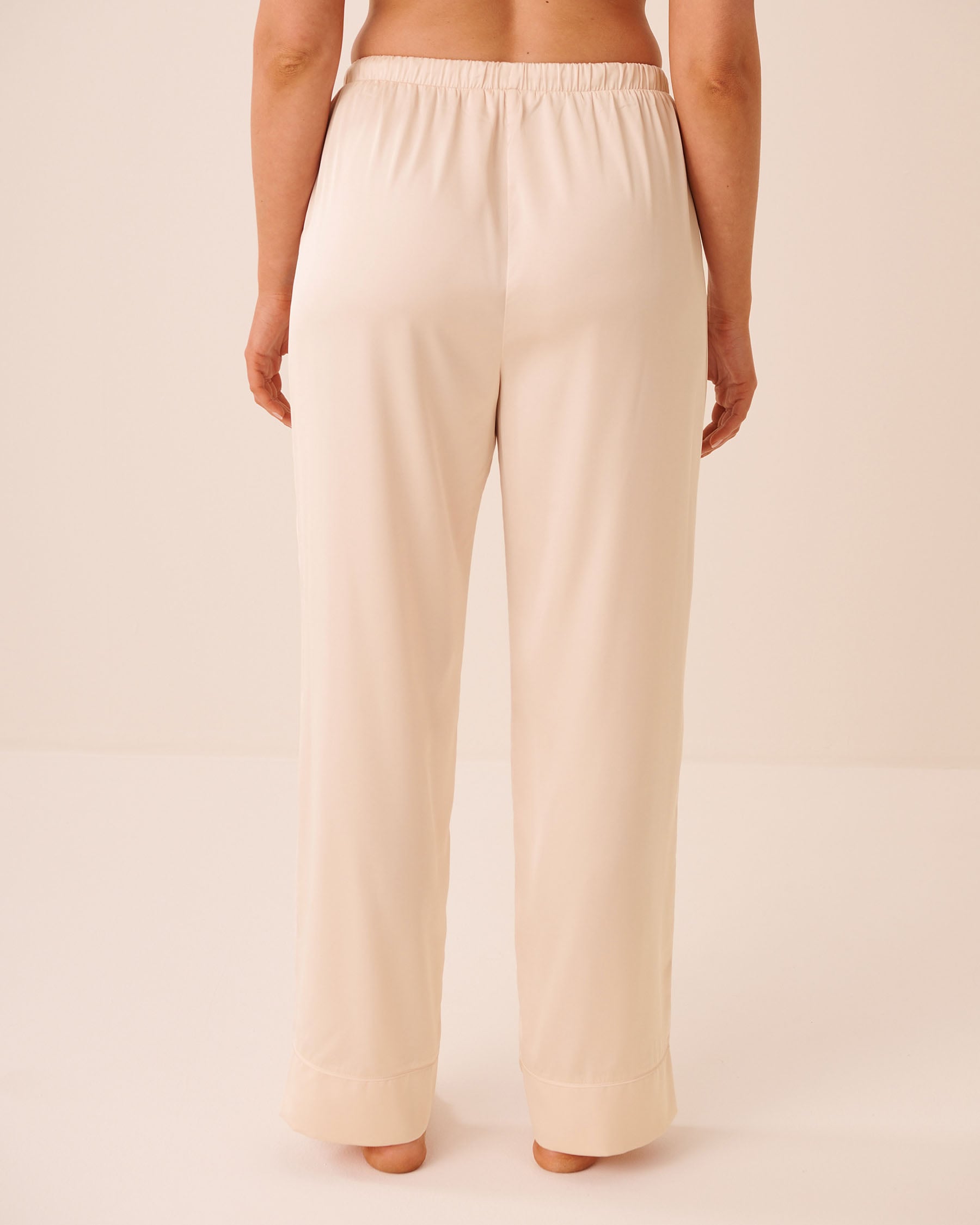 LA VIE EN ROSE Satin Pants Silver Peony 60200197 - View2