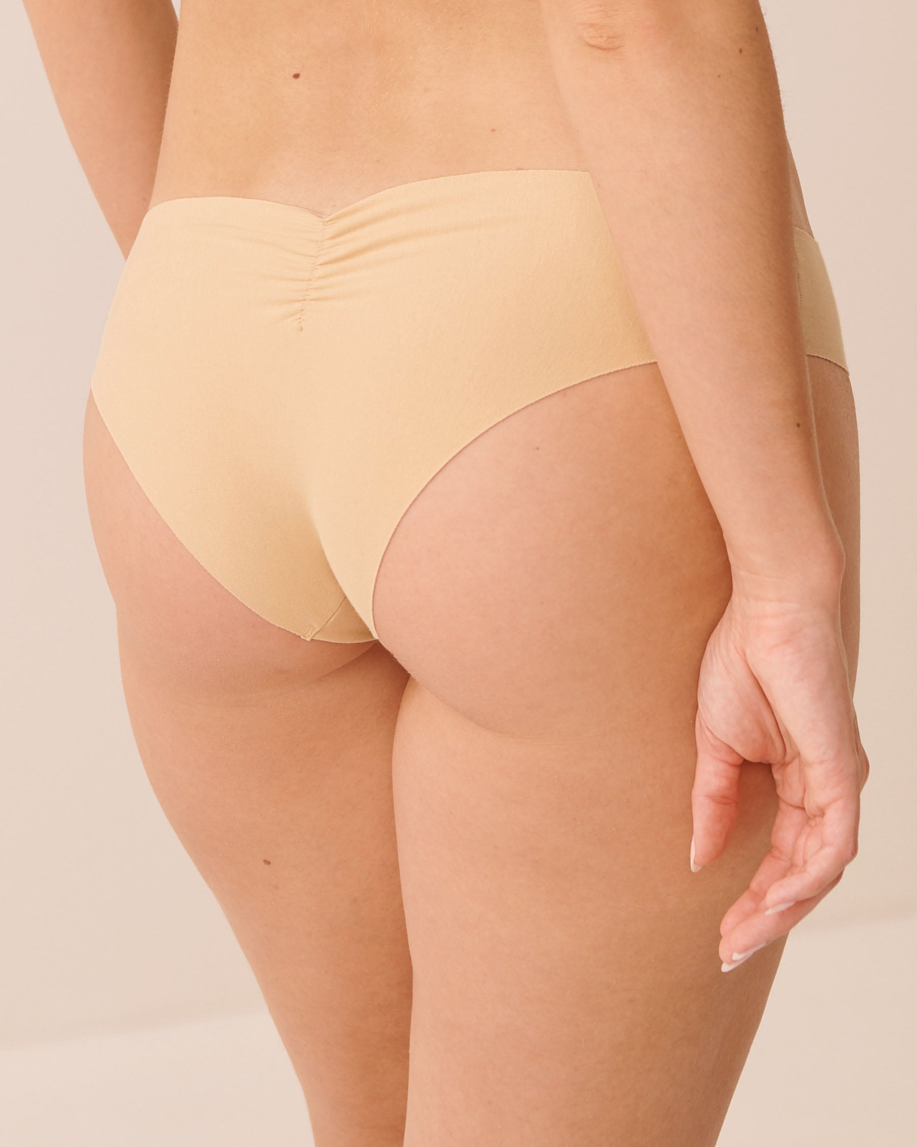 LA VIE EN ROSE Cotton Invisible Cheeky Panty Hazelnut 20100790 - View2