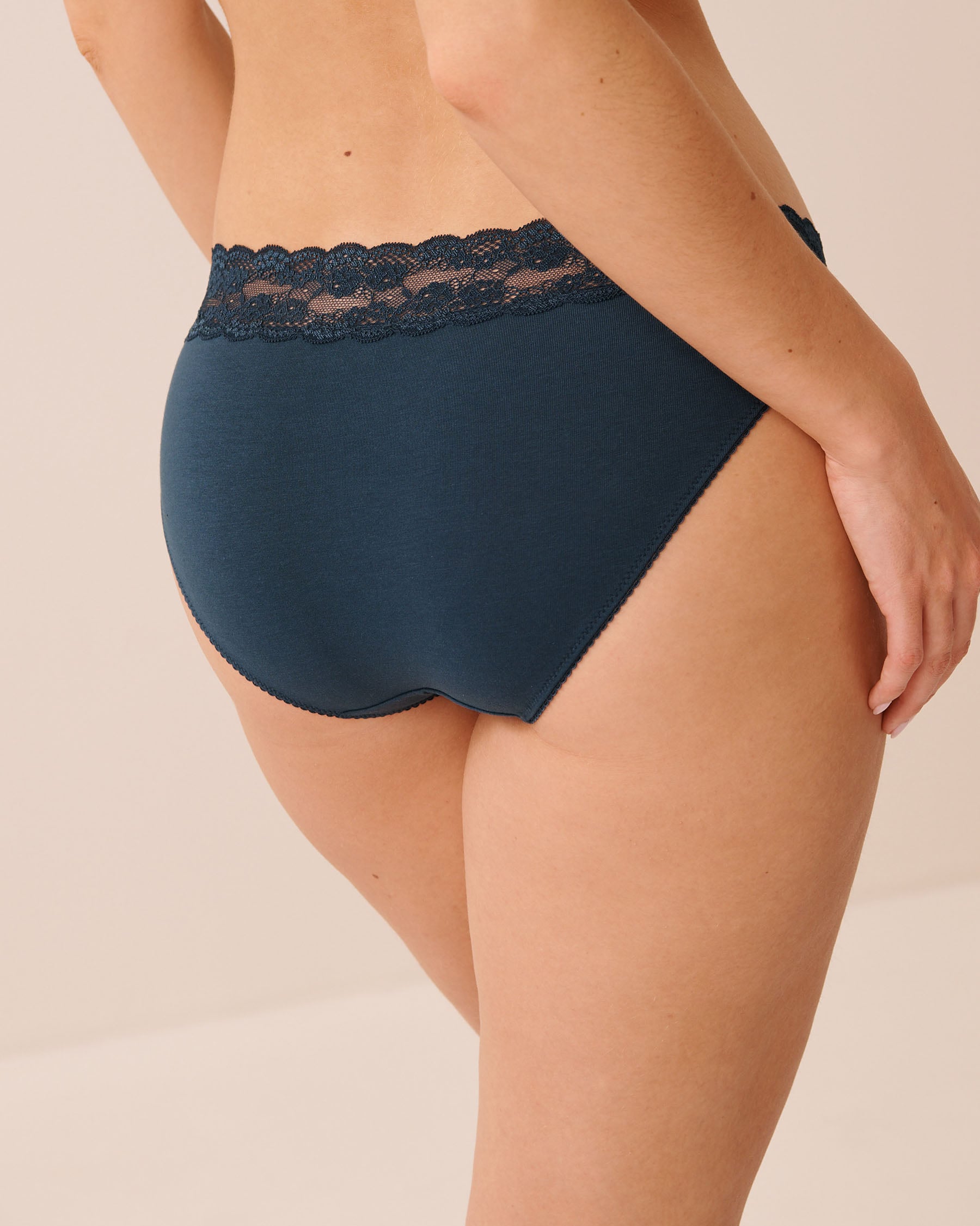 LA VIE EN ROSE Cotton and Lace Band Bikini Panty Midnight Navy 20100802 - View2