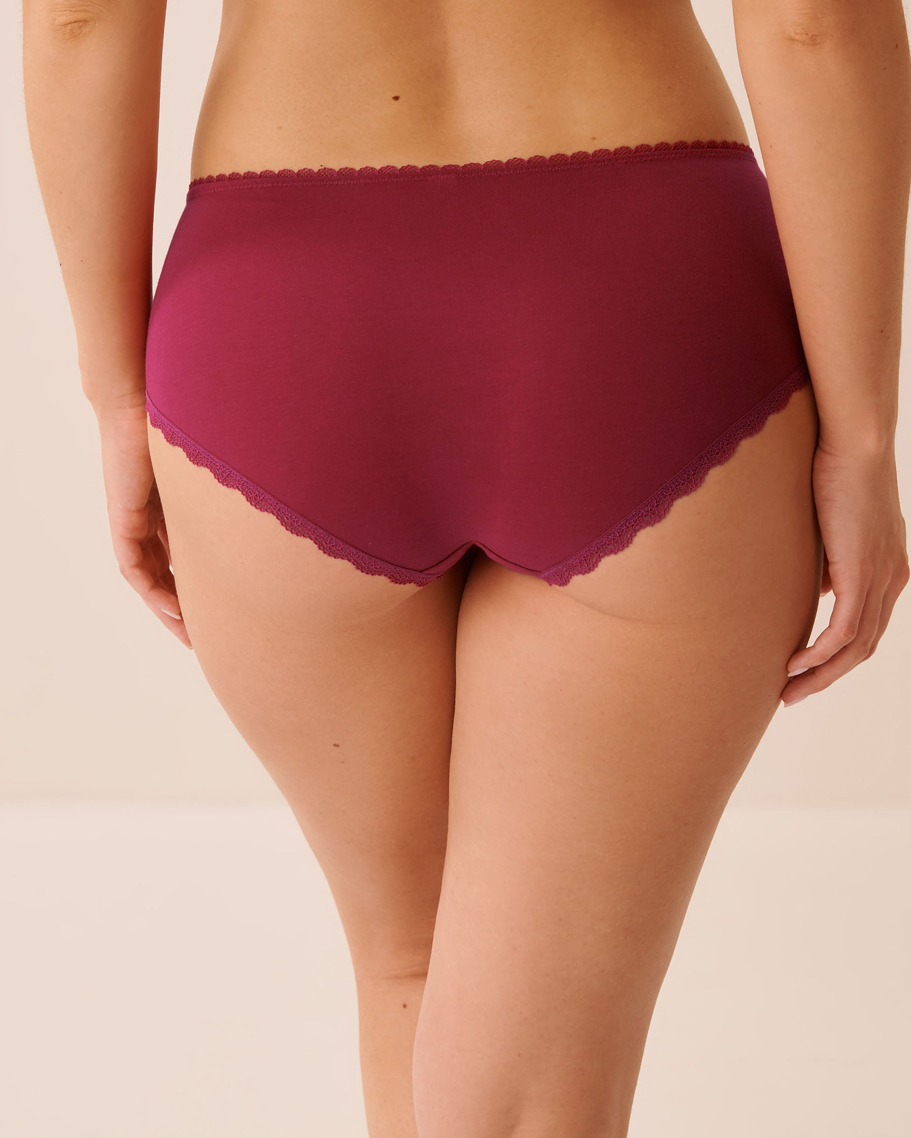 LA VIE EN ROSE Culotte aux hanches coton et détails de dentelle Rouge cerise 20100800 - View2