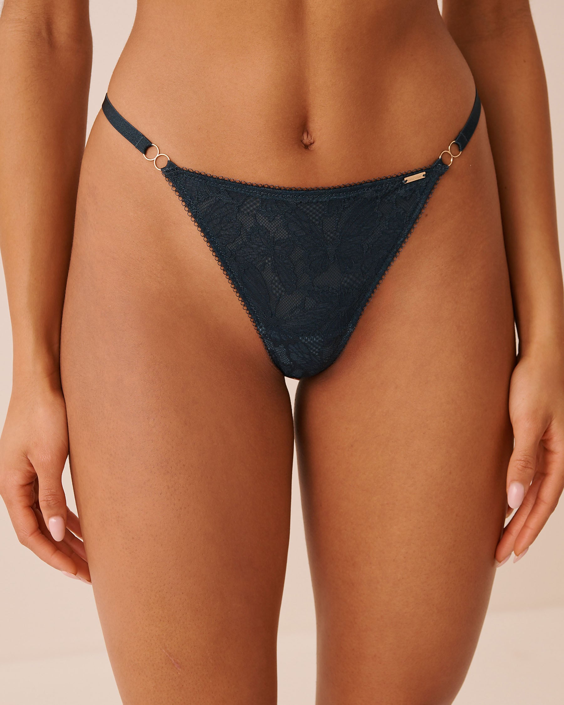 LA VIE EN ROSE Culotte string ajustable en dentelle Bleu nuit 20300533 - View1