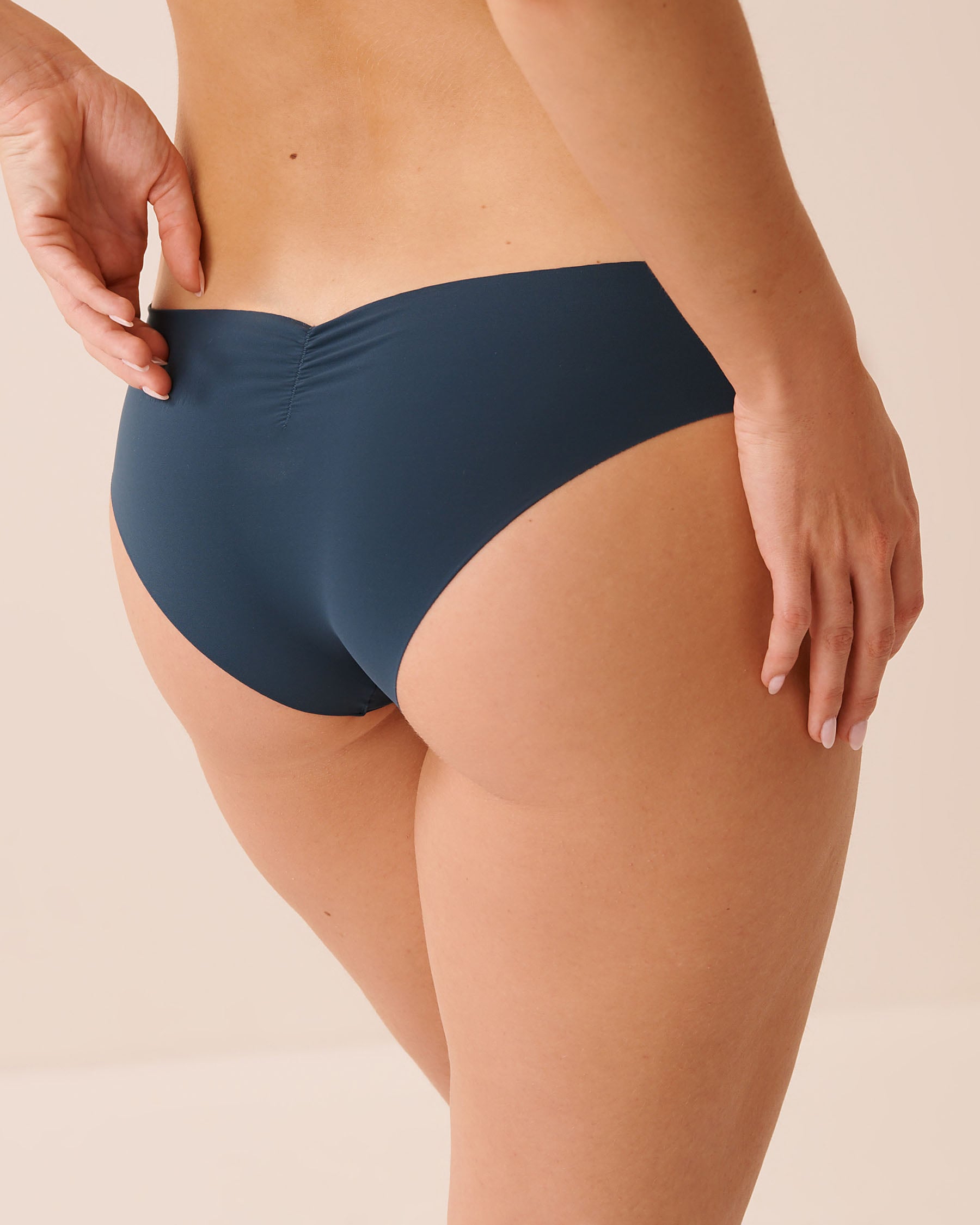 LA VIE EN ROSE Microfiber Invisible Cheeky Panty Midnight Navy 20200824 - View2