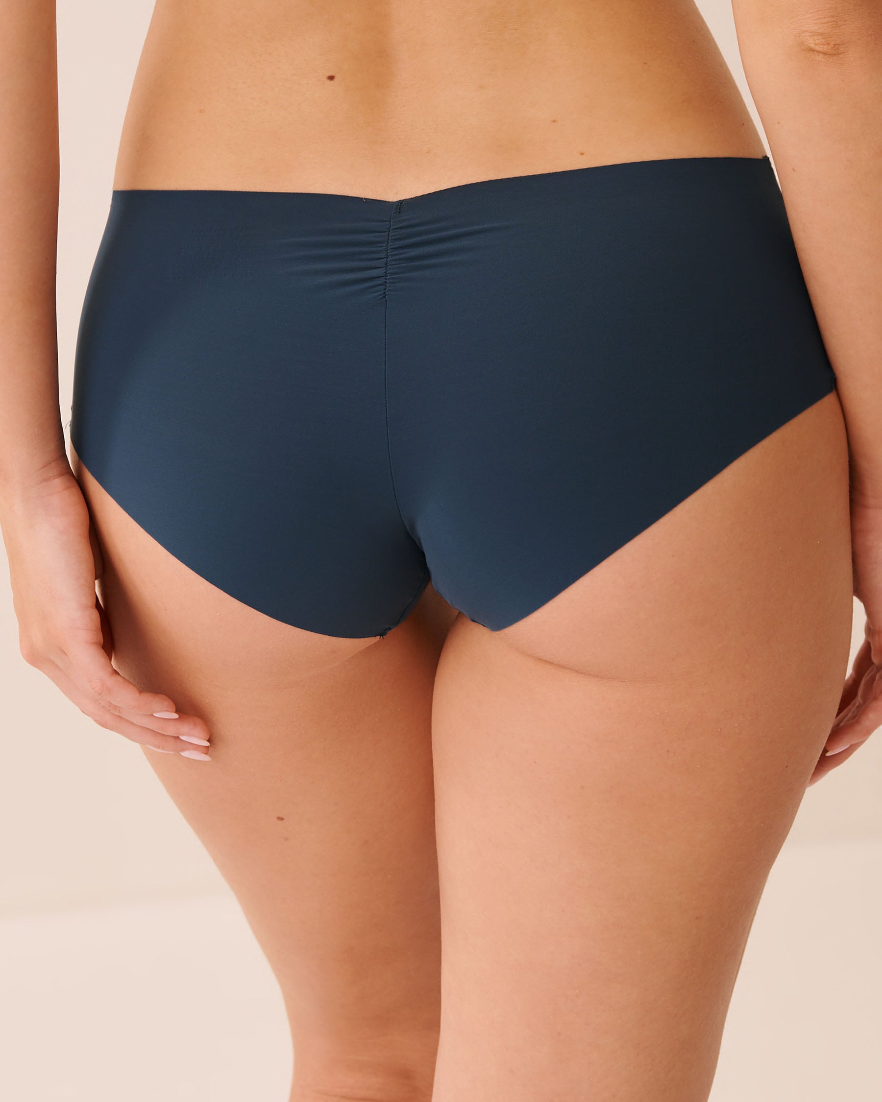 LA VIE EN ROSE Microfiber Invisible Hiphugger Panty Midnight Navy 20200825 - View2