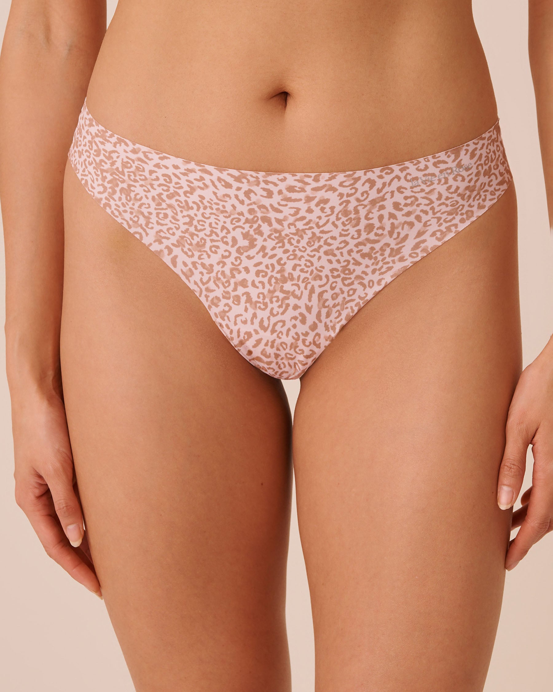 LA VIE EN ROSE Microfiber Invisible Thong Panty Leopard 20200823 - View1