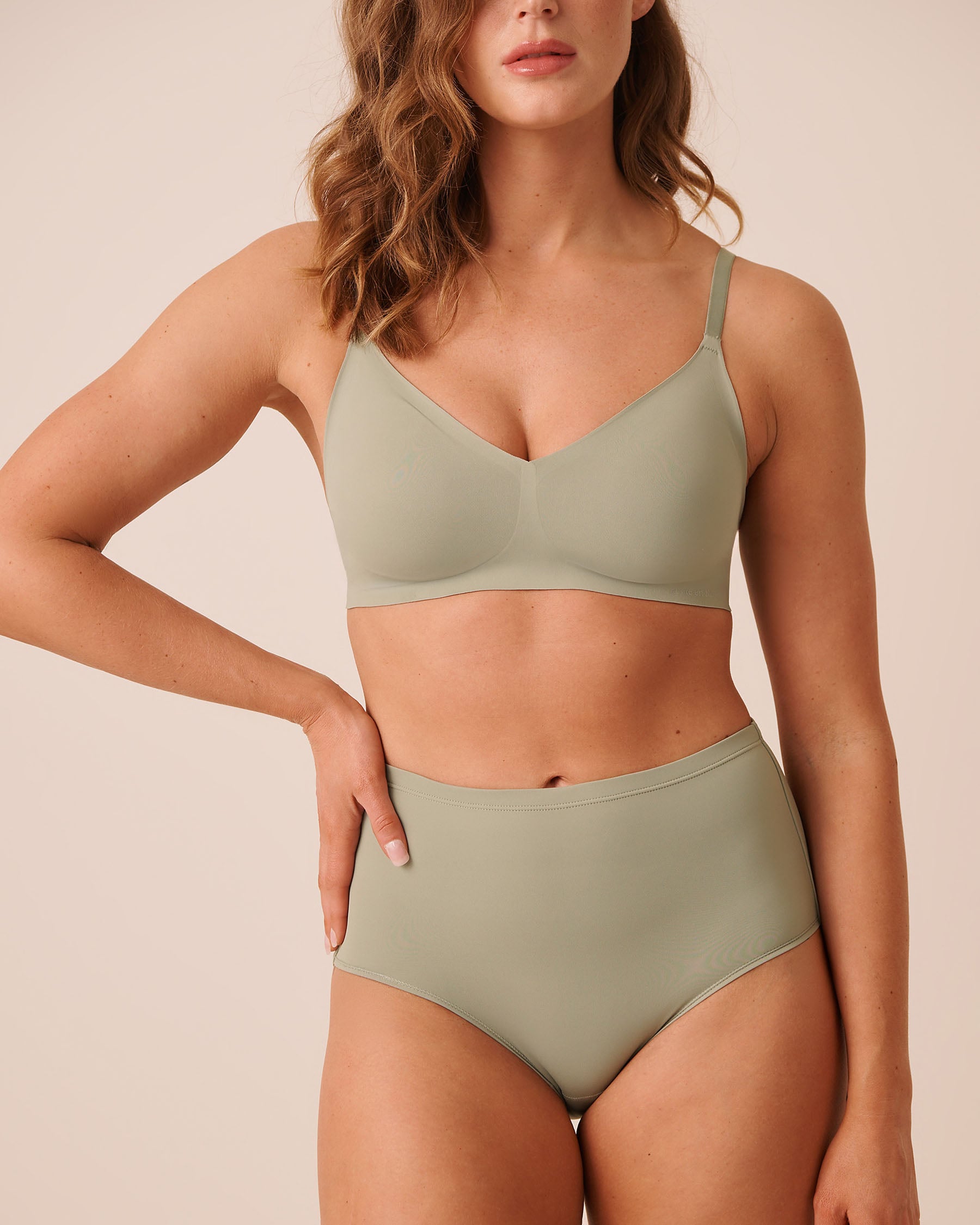 LA VIE EN ROSE Culotte menstruelle anti-fuite coupe aux hanches taille haute absorption super Vert sauge 25100002 - View1