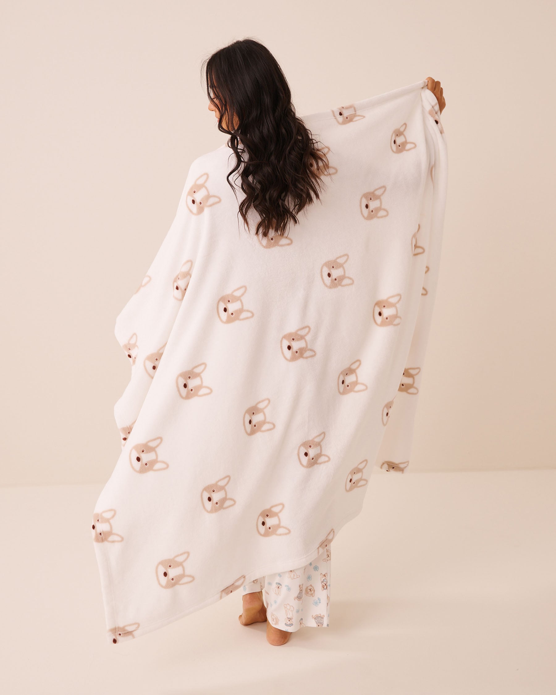 LA VIE EN ROSE Couverture en peluche douce imprimé chien Blanc/Chiens 40700490 - View2
