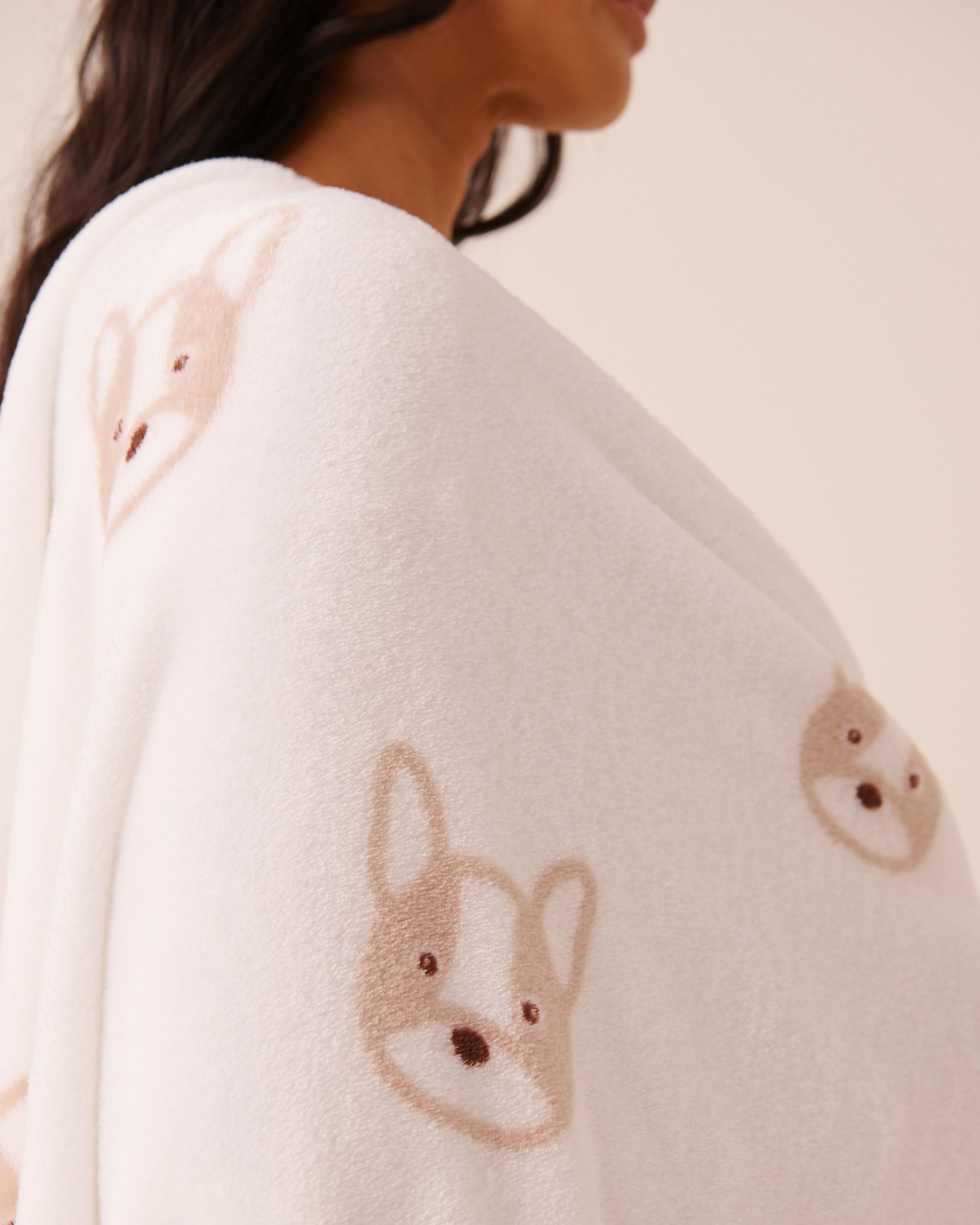 LA VIE EN ROSE Couverture en peluche douce imprimé chien Blanc/Chiens 40700490 - View3