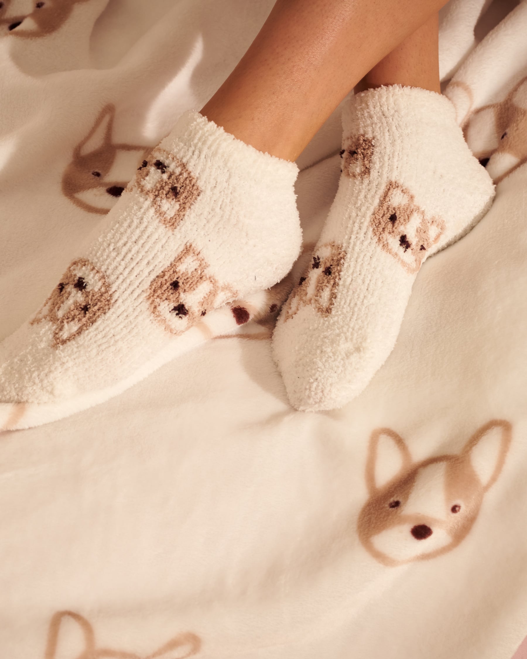 LA VIE EN ROSE Plush Dog Socks White/Dogs 40700484 - View1