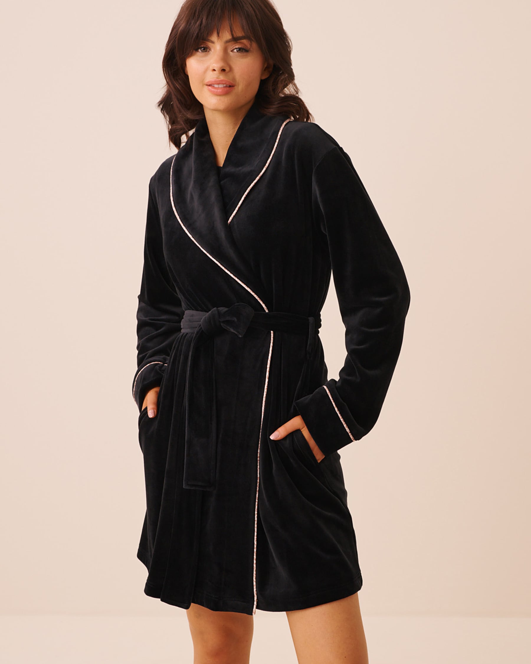 LA VIE EN ROSE Plush Velour Robe Black/Leopard Trim 40600231 - View1