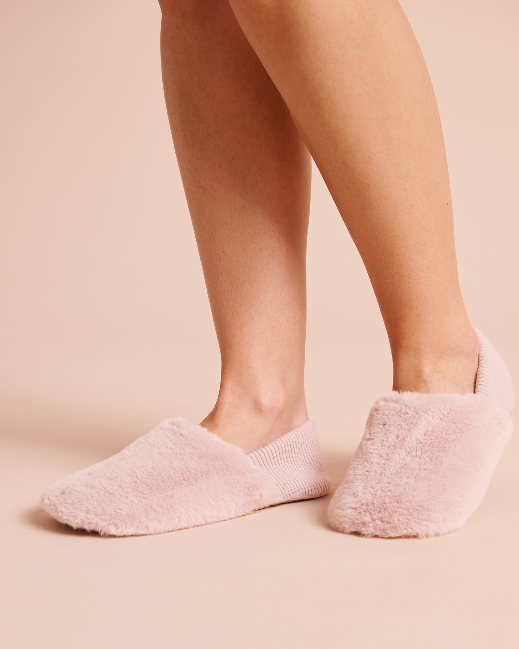 LA VIE EN ROSE Bas-pantoufles en peluche douce côtelée à l'arrière Mauve givré 40700499 - Voir1