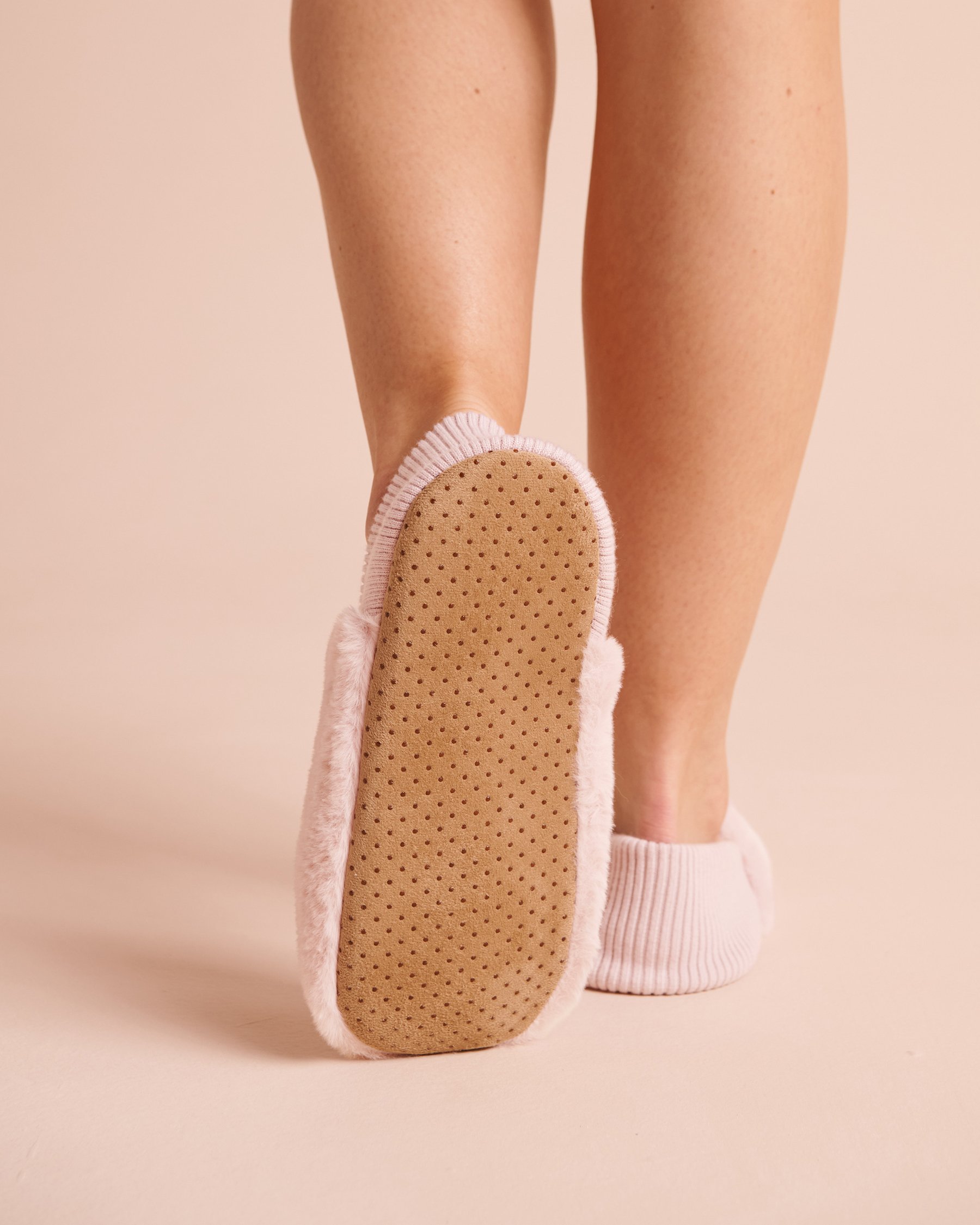 LA VIE EN ROSE Bas-pantoufles en peluche douce côtelée à l'arrière Mauve givré 40700499 - Voir2