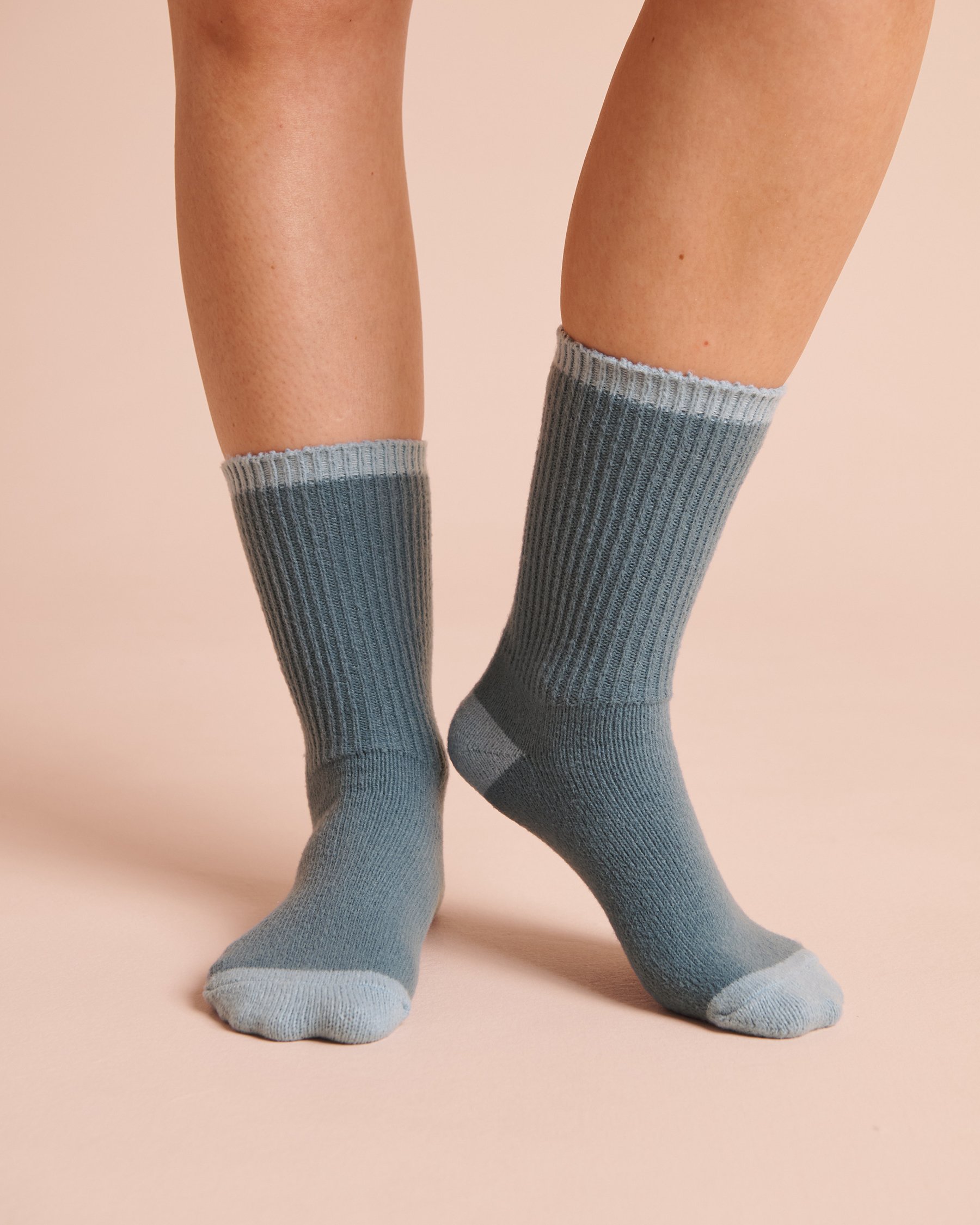 LA VIE EN ROSE Bas mi-mollet en tricot doux Bleu denim 40700500 - View1