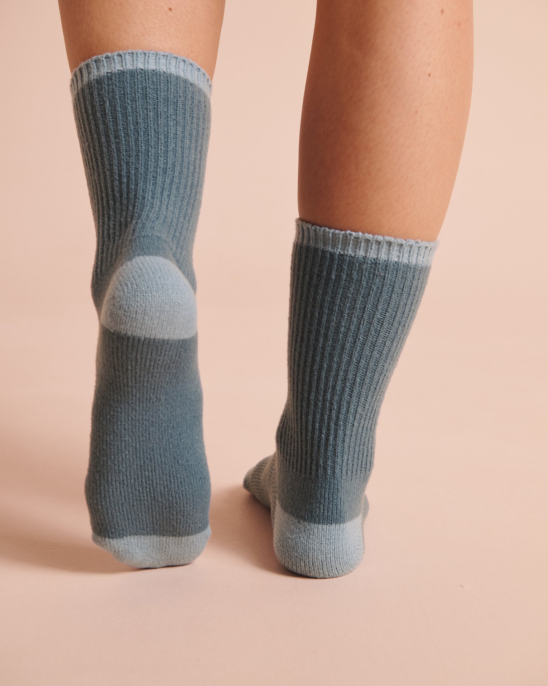 LA VIE EN ROSE Bas mi-mollet en tricot doux Bleu denim 40700500 - View2