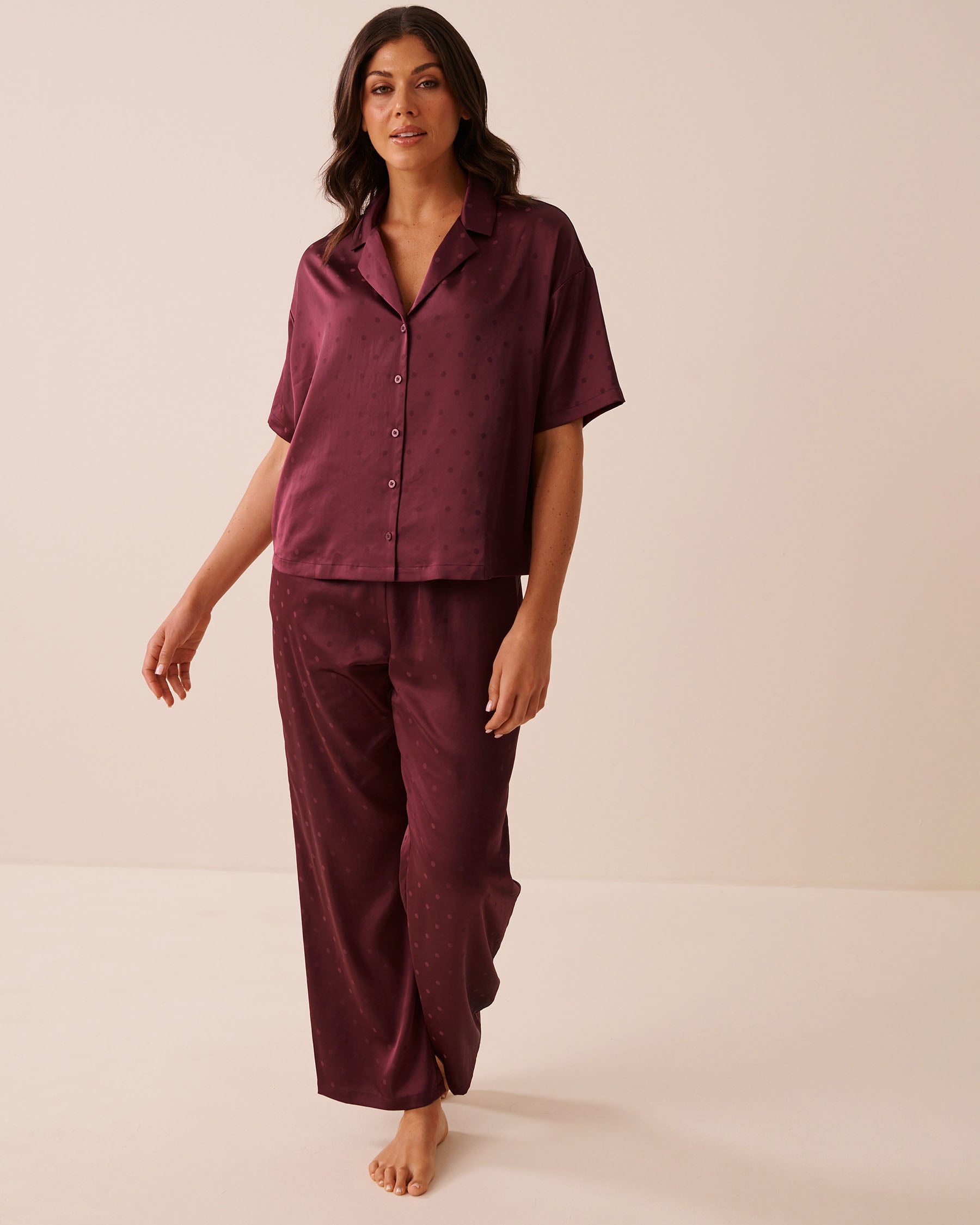 LA VIE EN ROSE Ensemble pyjama manches courtes en satin jacquard à pois Rouge framboise 60400084 - View1