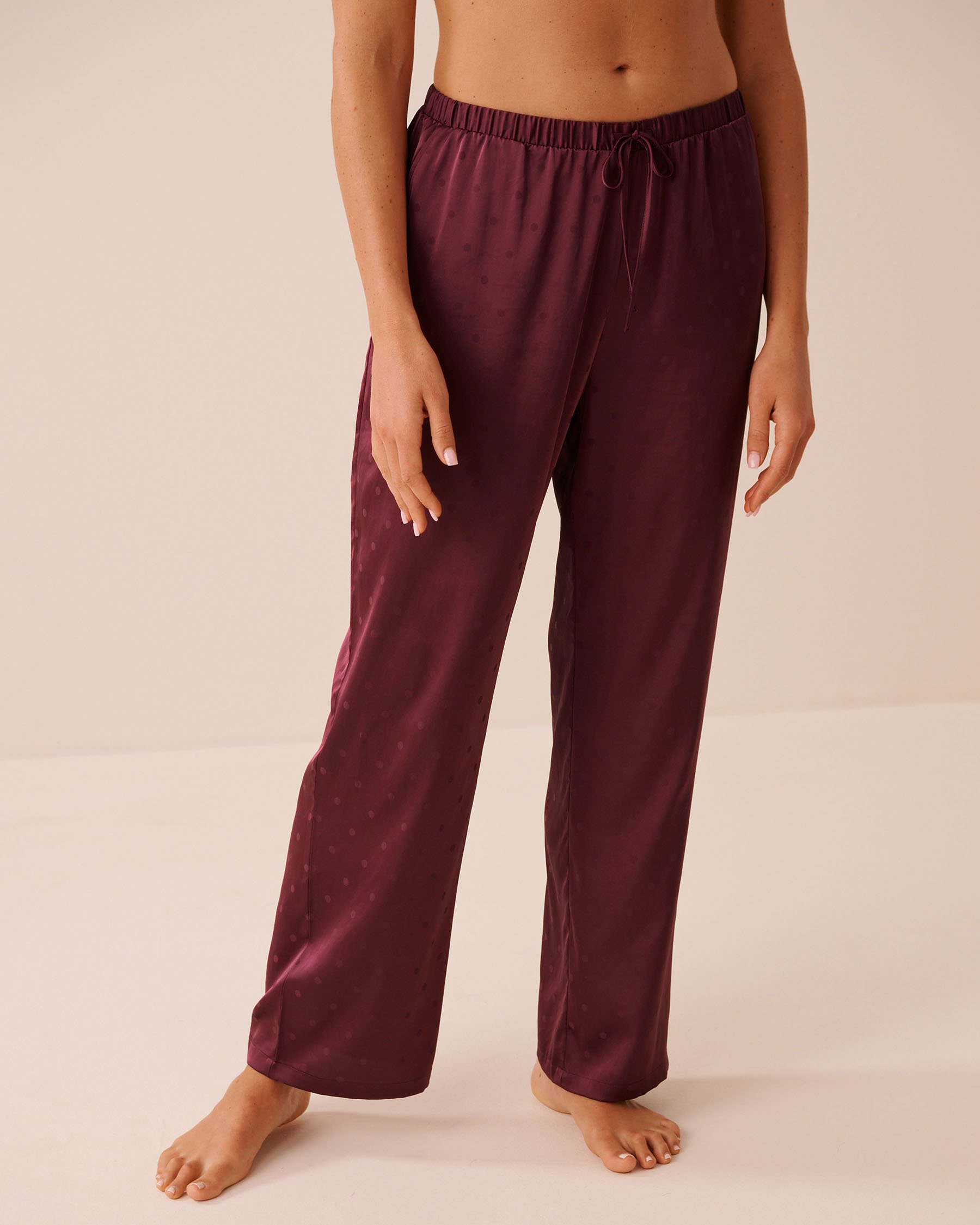 LA VIE EN ROSE Ensemble pyjama manches courtes en satin jacquard à pois Rouge framboise 60400084 - View4