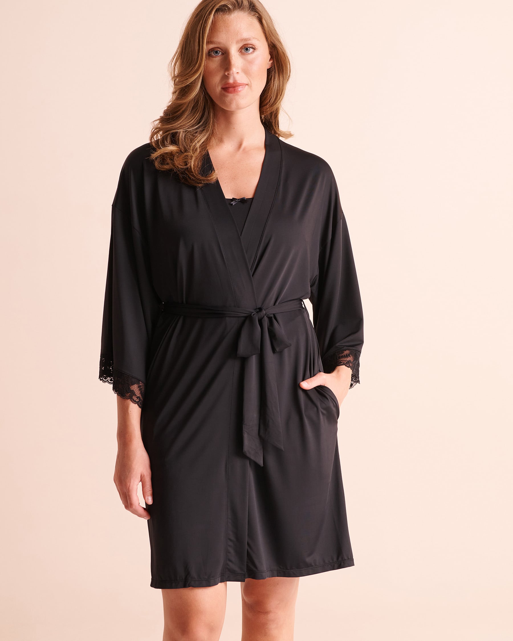 LA VIE EN ROSE Lace-Trim Kimono Black 60600129 - View1