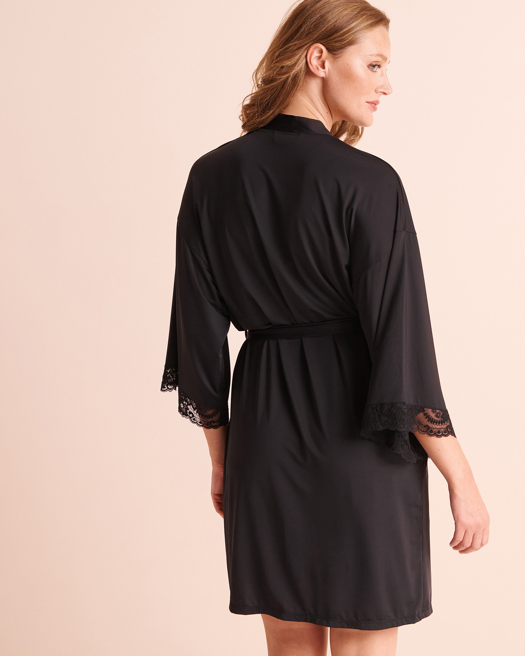 LA VIE EN ROSE Lace-Trim Kimono Black 60600129 - View2