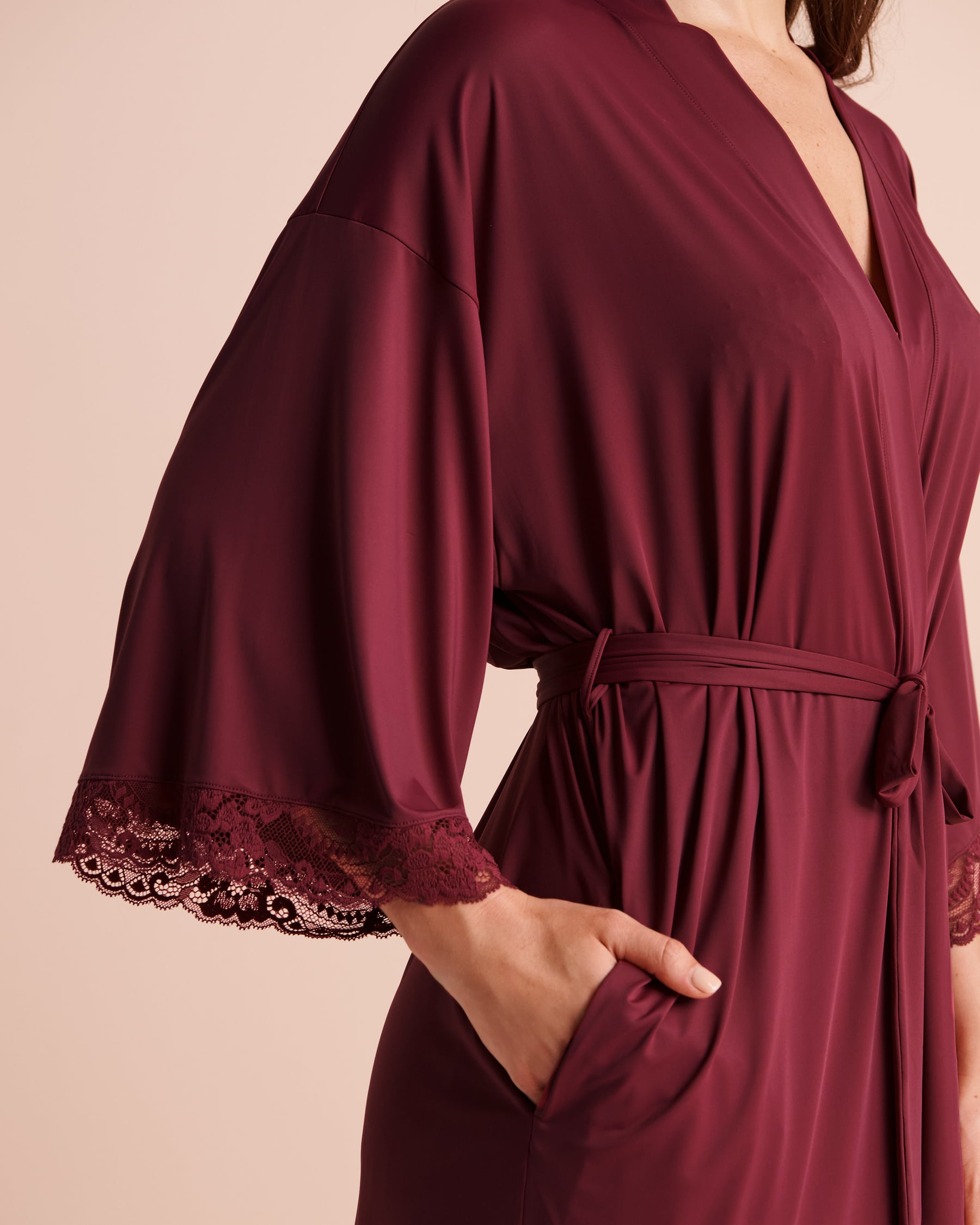 LA VIE EN ROSE Kimono bordure de dentelle Rouge framboise 60600129 - View3