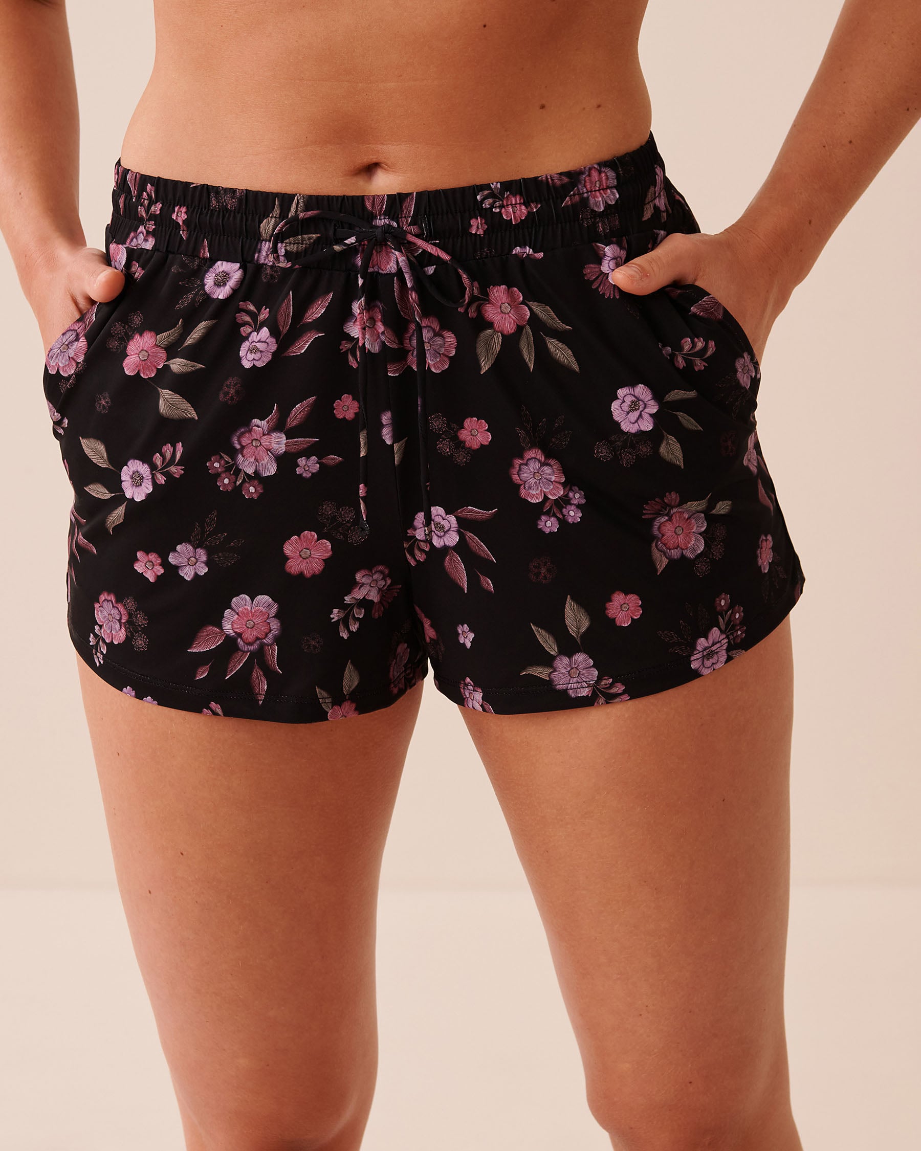 LA VIE EN ROSE Short de pyjama imprimé fleuri Noir/Fleurs 60200203 - Voir1