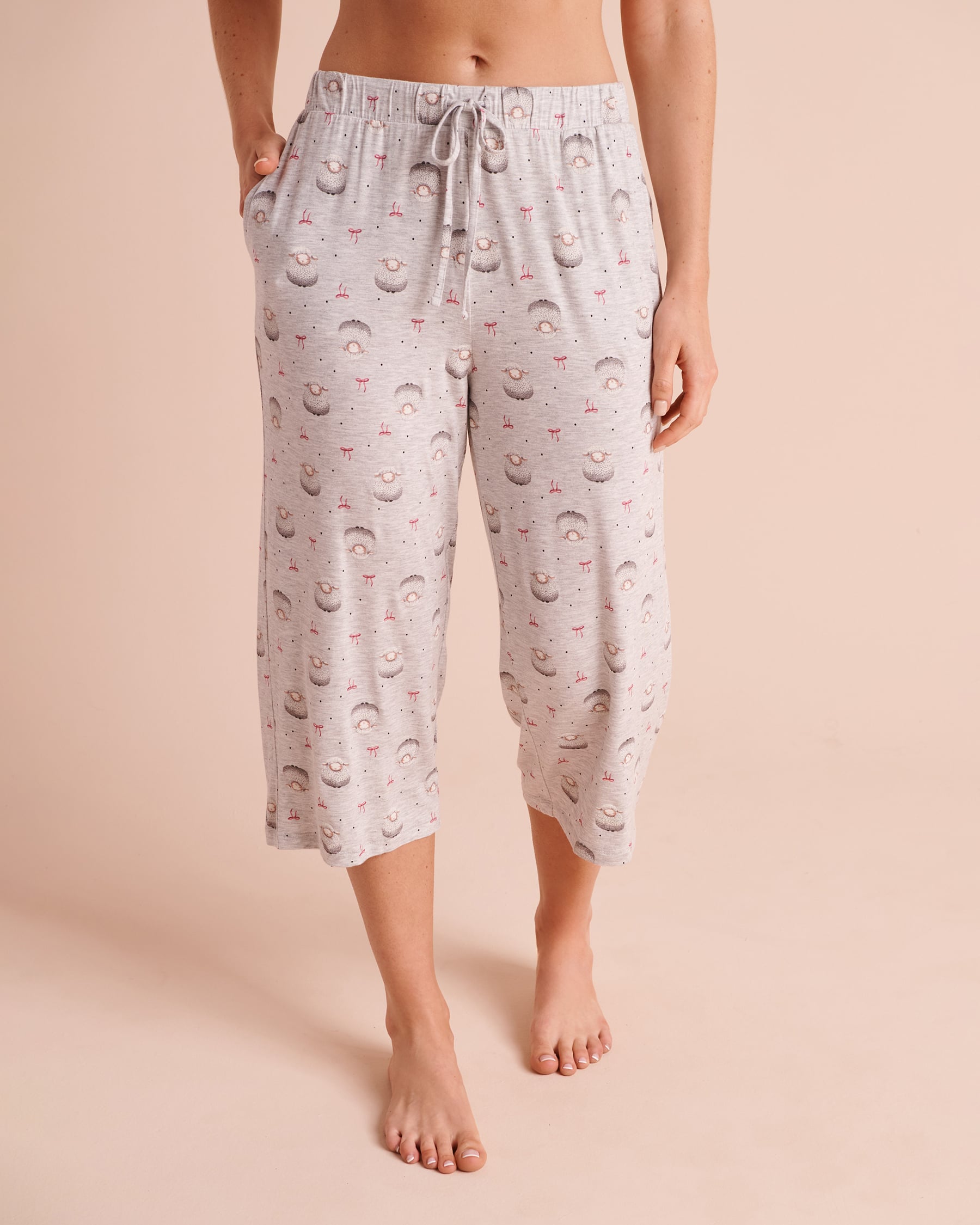LA VIE EN ROSE Capri de pyjama en jersey doux imprimé moutons Gris/Moutons 60200208 - View1