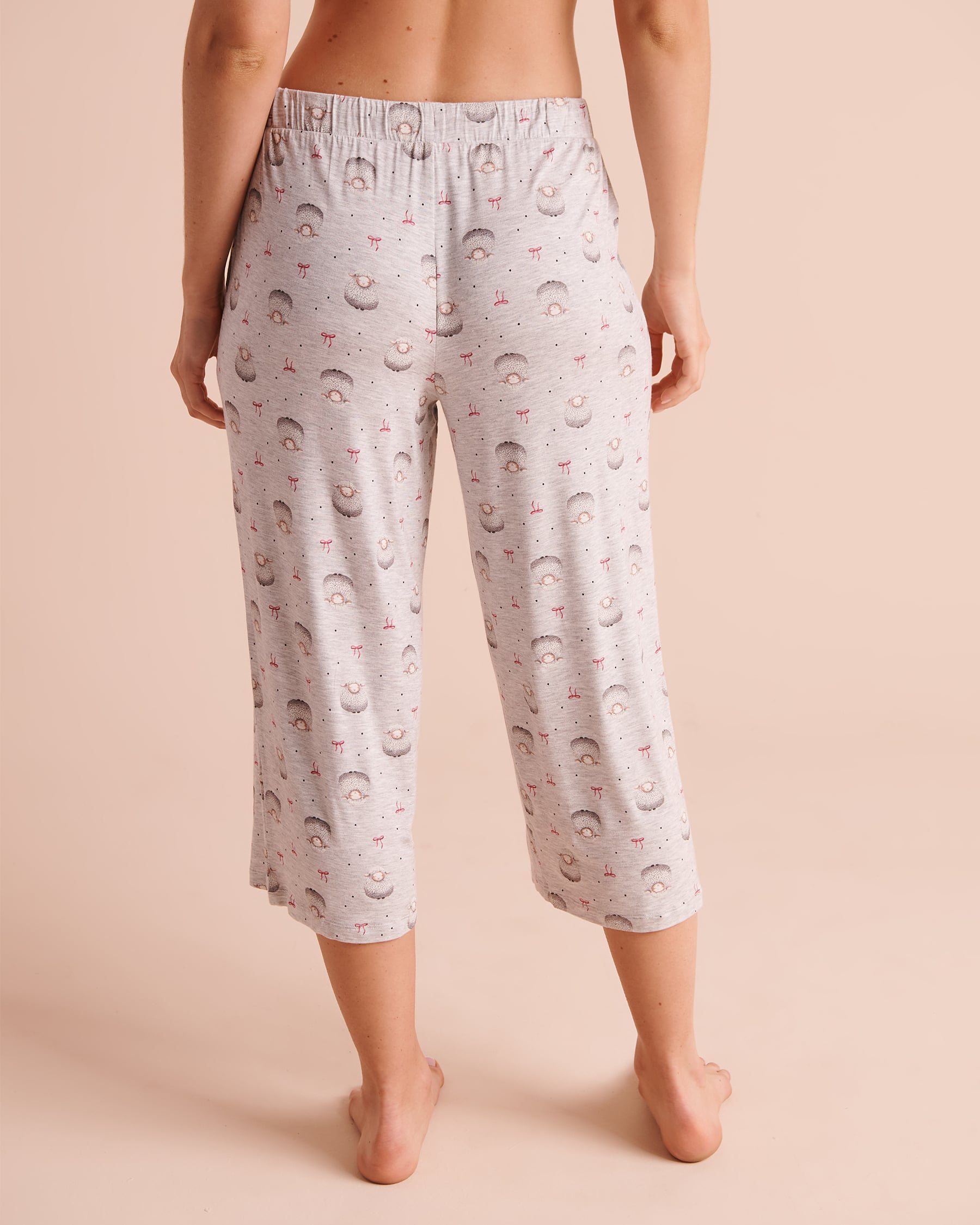 LA VIE EN ROSE Capri de pyjama en jersey doux imprimé moutons Gris/Moutons 60200208 - View2