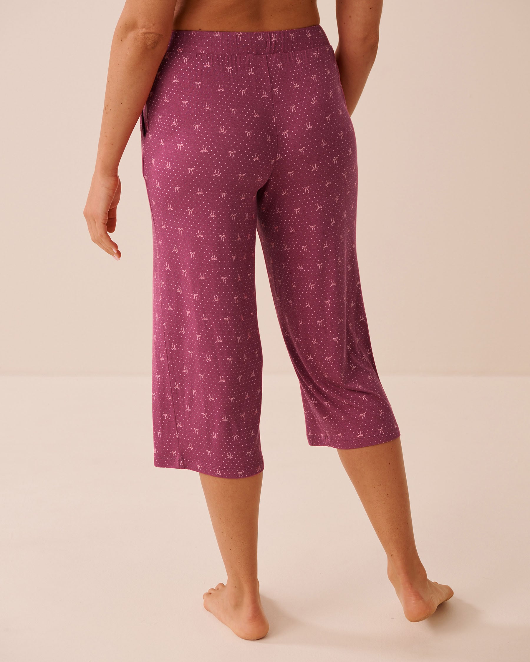 LA VIE EN ROSE Capri de pyjama en jersey doux imprimé nœuds et pois Magenta/Pois/Nœuds 60200208 - View2