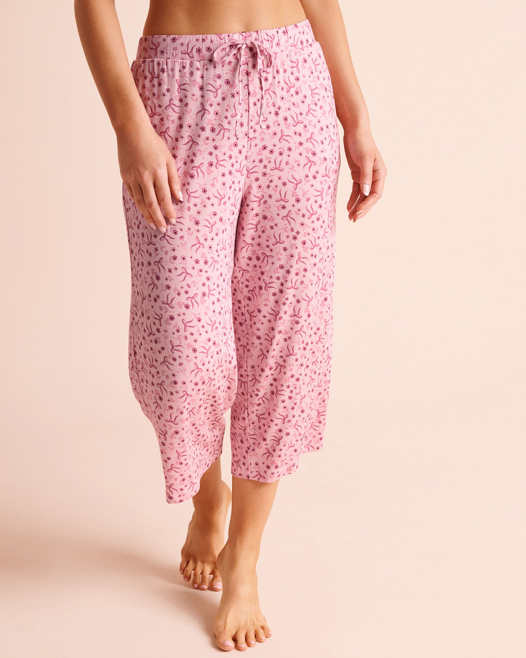LA VIE EN ROSE Capri de pyjama en jersey doux imprimé nœuds et fleurs Rose/Fleurs/Nœuds 60200208 - View1