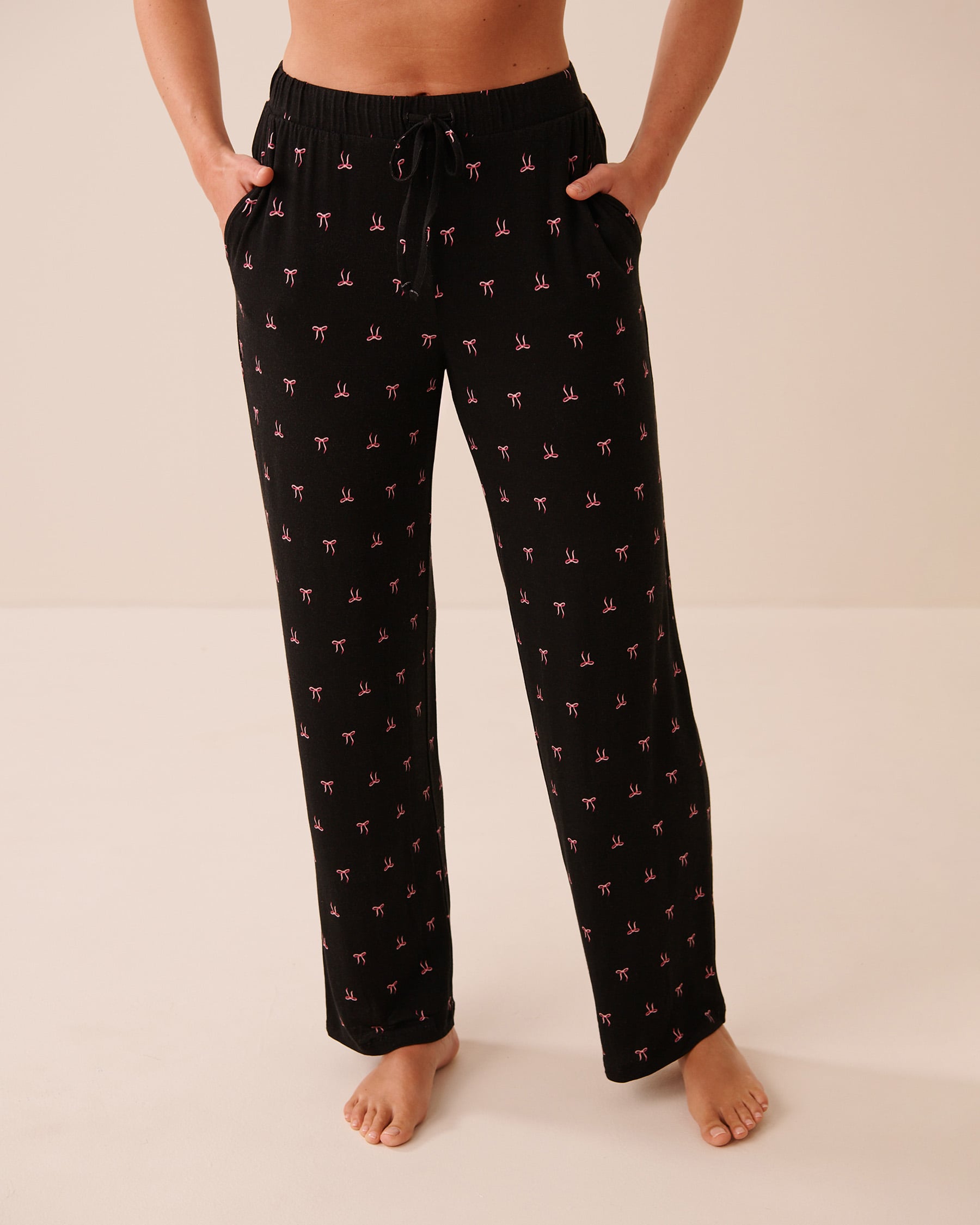LA VIE EN ROSE Pantalon de pyjama en jersey doux imprimé nœuds Noir/Nœuds 60200209 - View1