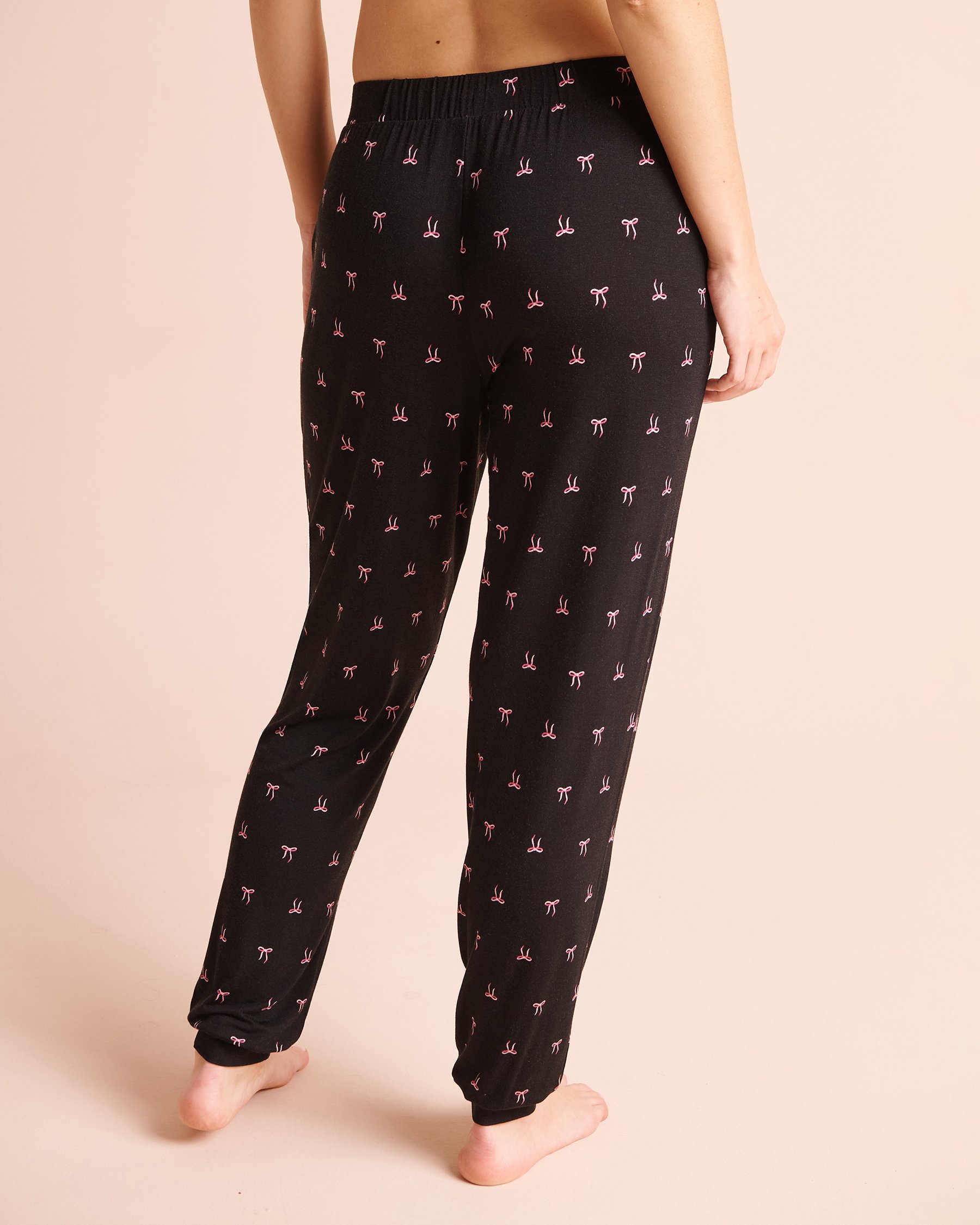 LA VIE EN ROSE Pantalon de pyjama jogger en jersey doux imprimé nœuds Noir/Nœuds 60200210 - View2