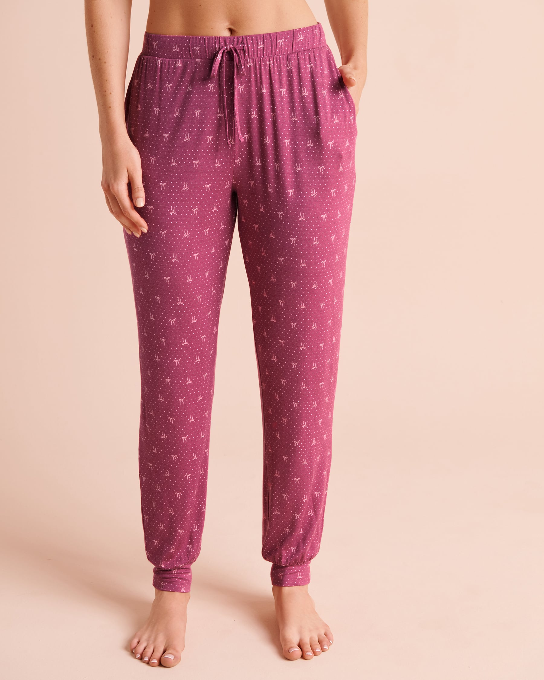 LA VIE EN ROSE Pantalon de pyjama jogger en jersey doux imprimé nœuds et pois Magenta/Pois/Nœuds 60200210 - Voir1