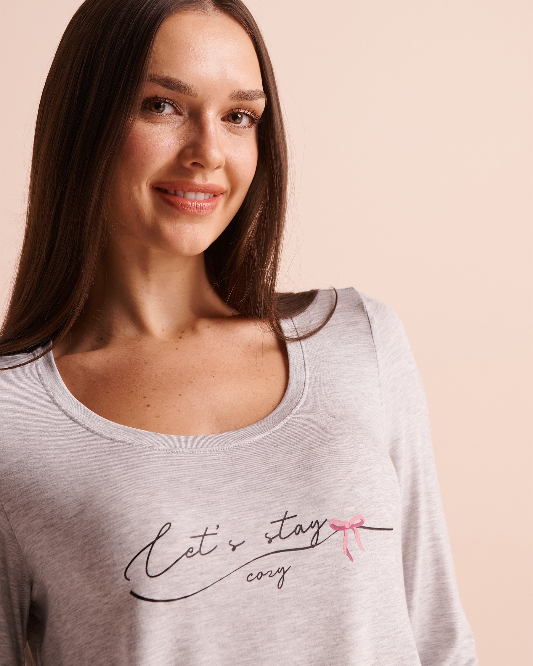 LA VIE EN ROSE Let's Stay Cozy Print Soft Jersey Long Sleeve Shirt Grey/Let's Stay Cozy 60100213 - View3