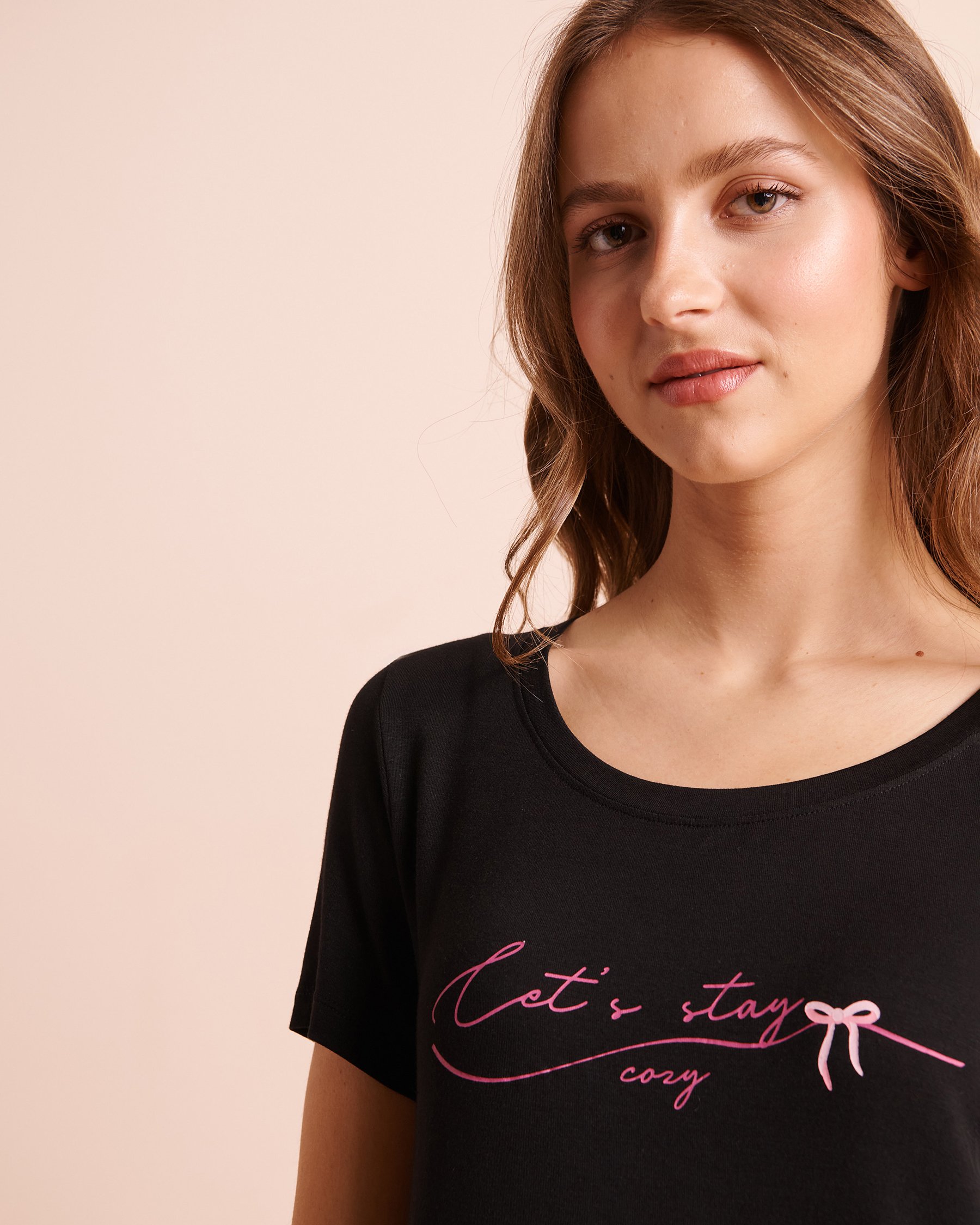 LA VIE EN ROSE T-shirt manches courtes en jersey doux imprimé Let's Stay Cozy Noir/Let's Stay Cozy 60100212 - View3