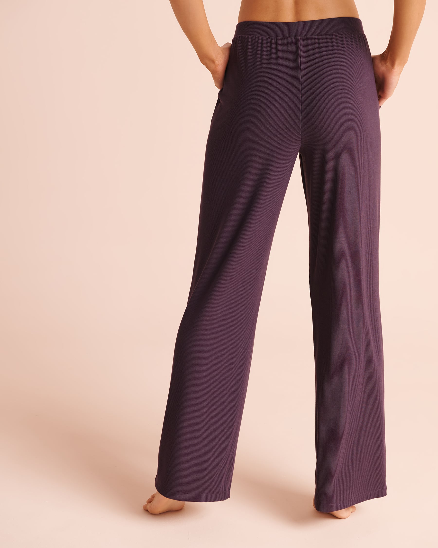 LA VIE EN ROSE Pantalon en modal côtelé Prune foncé 50200128 - View2