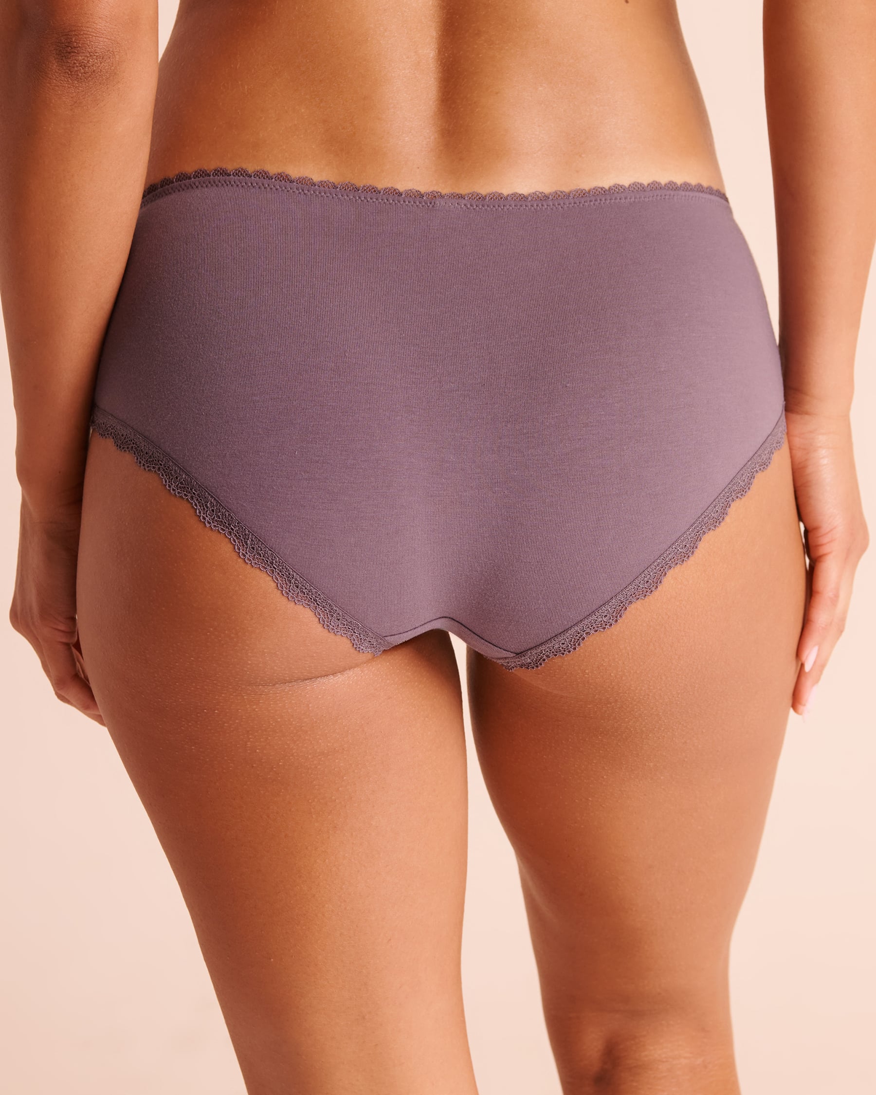 LA VIE EN ROSE Culotte aux hanches coton et détails de dentelle Prune 20100837 - View2