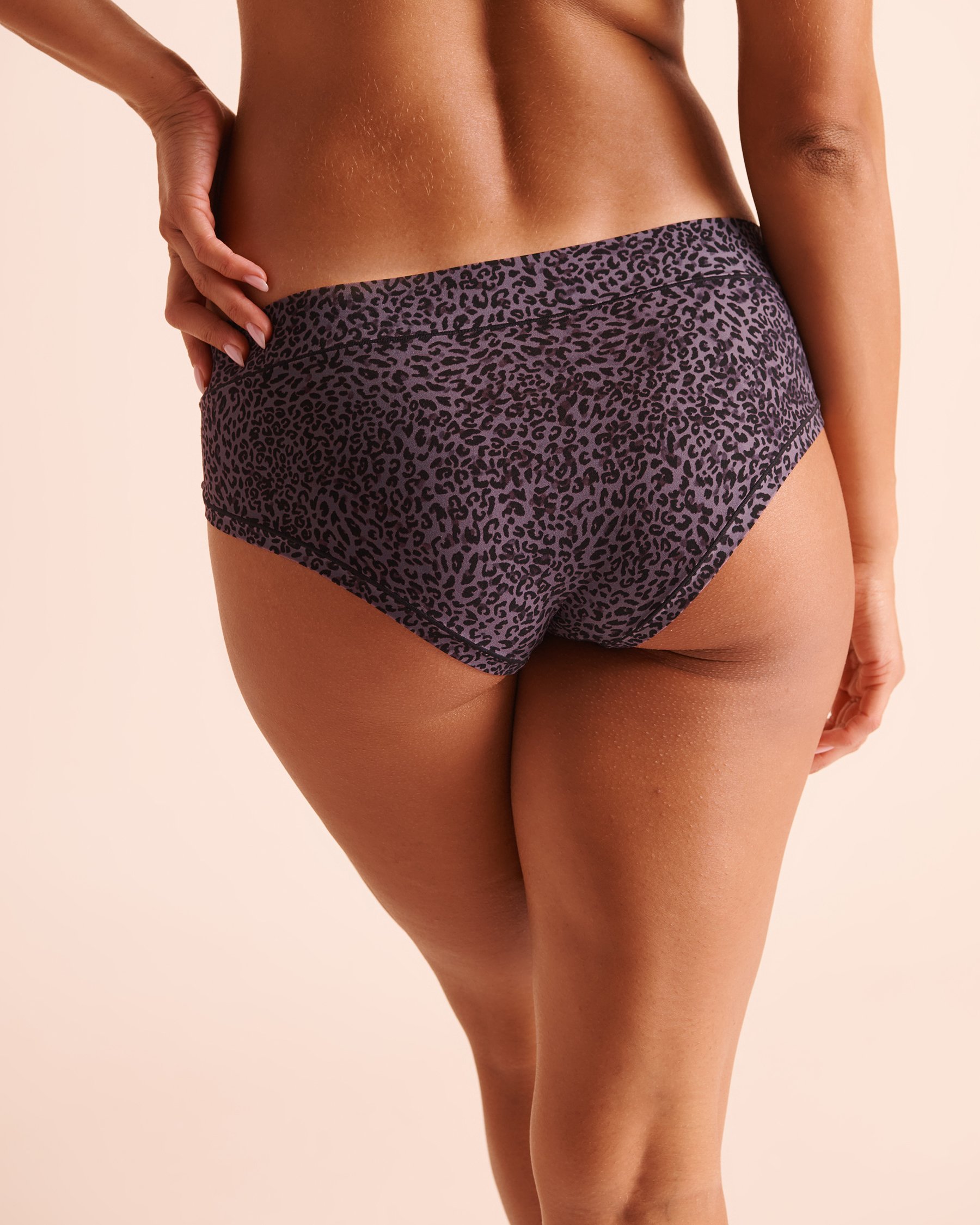 LA VIE EN ROSE Perfect Fit Hiphugger Panty Plum Leopard 20200864 - View2