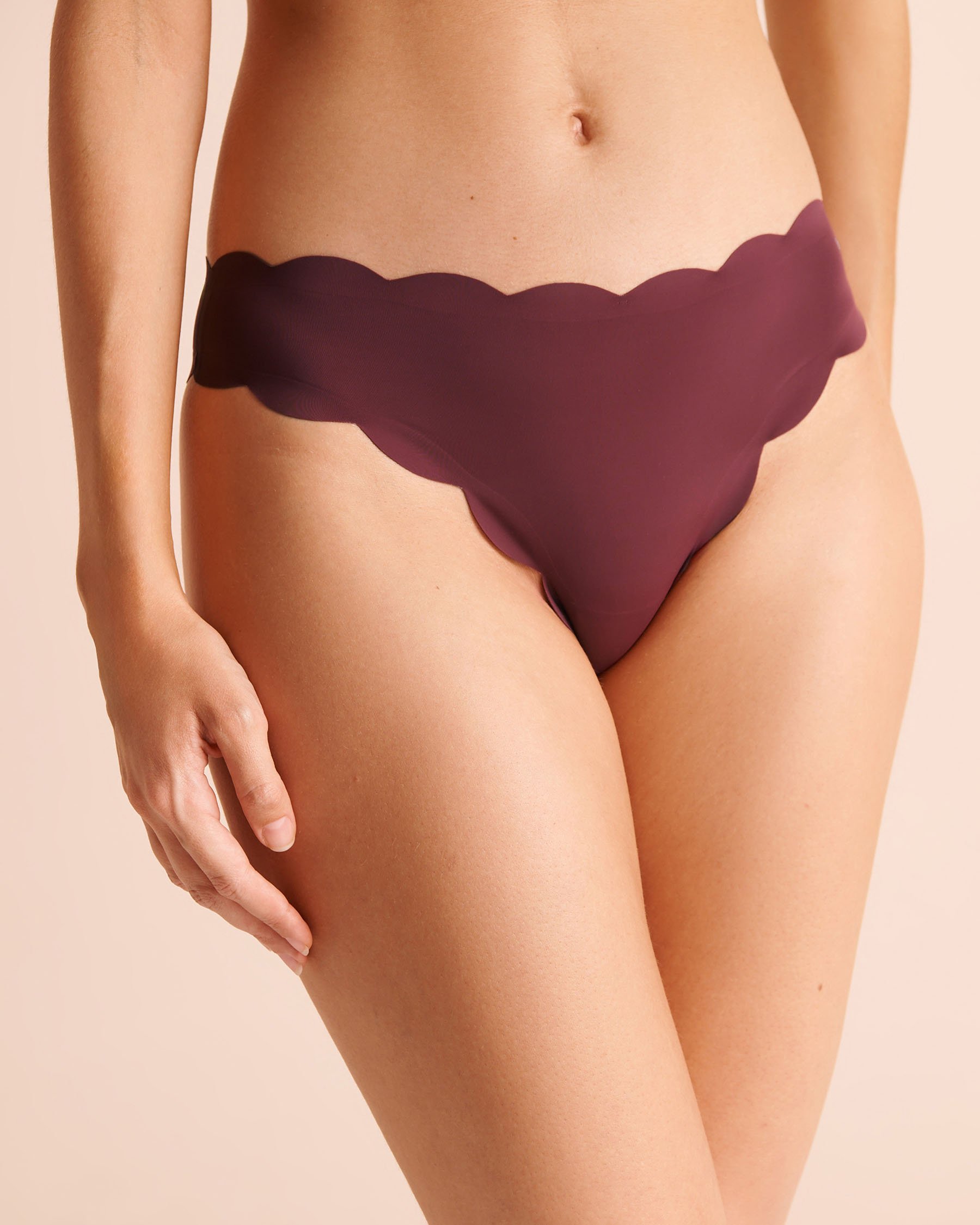 LA VIE EN ROSE Culotte brésilienne microfibre à bordures ondulées Bourgogne 20300539 - View1