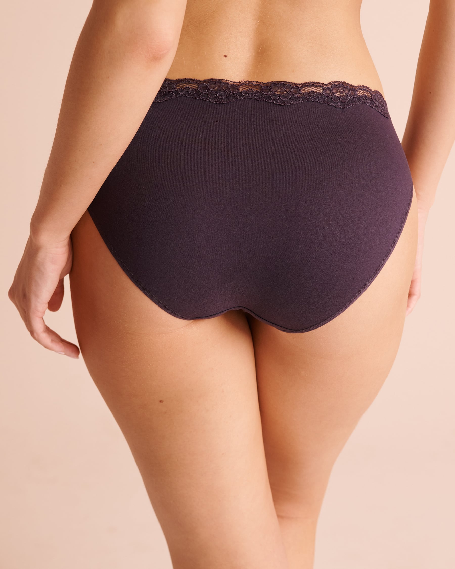 LA VIE EN ROSE Culotte bikini ultra douce bordure de dentelle Prune foncé 20100825 - View2