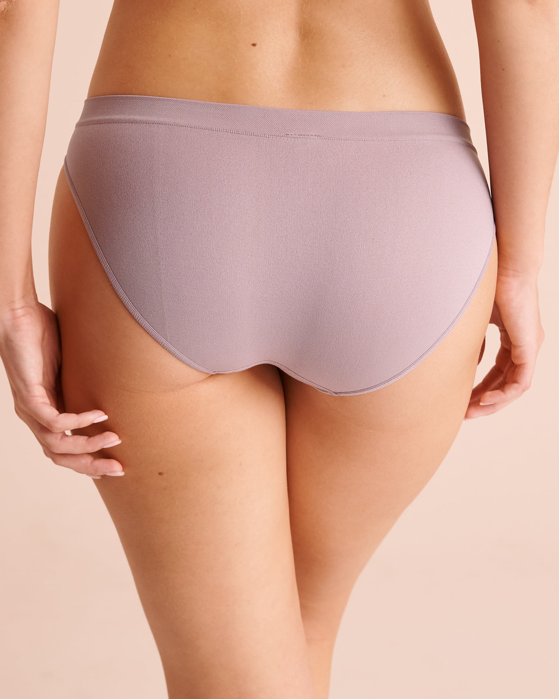 LA VIE EN ROSE Seamless Fabric Bikini Panty Violet 20200871 - View2