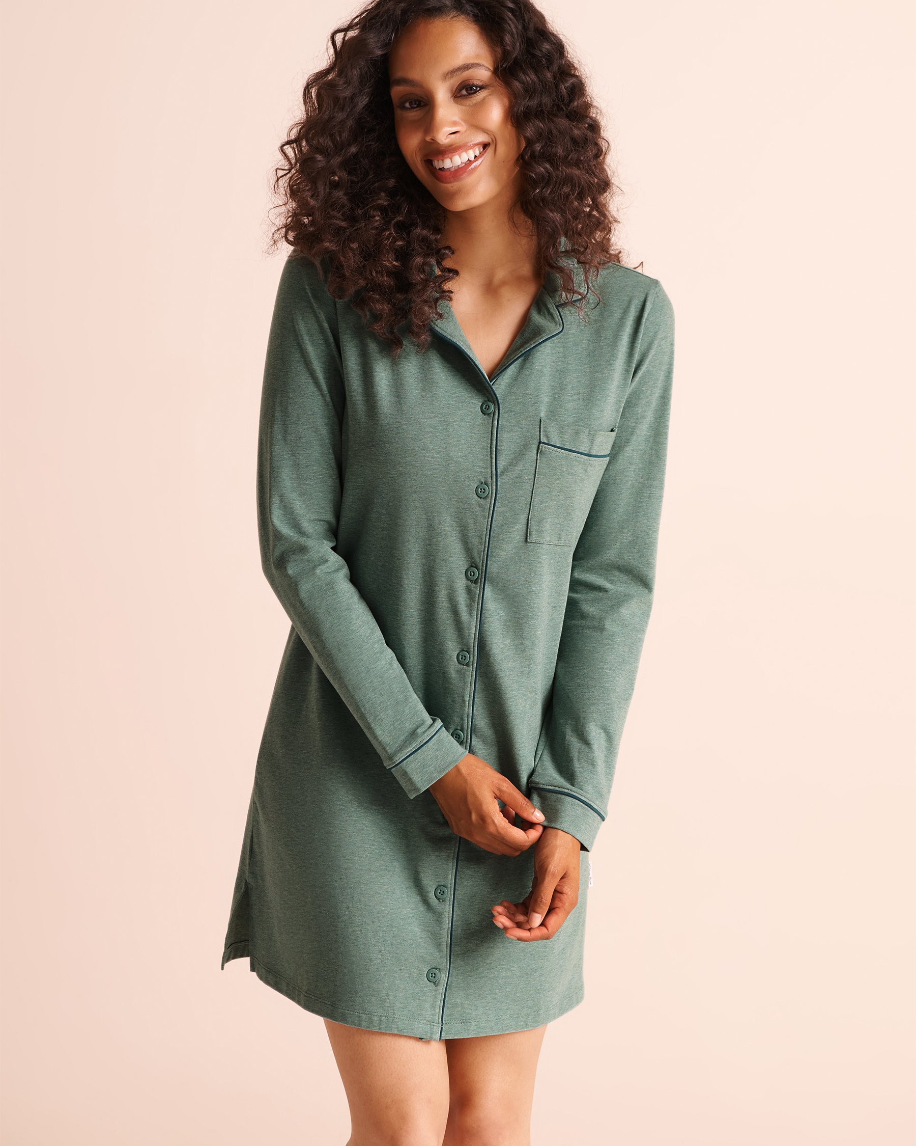 LA VIE EN ROSE Chemise de nuit boutonnée manches longues en coton Vert écume 40500502 - View1