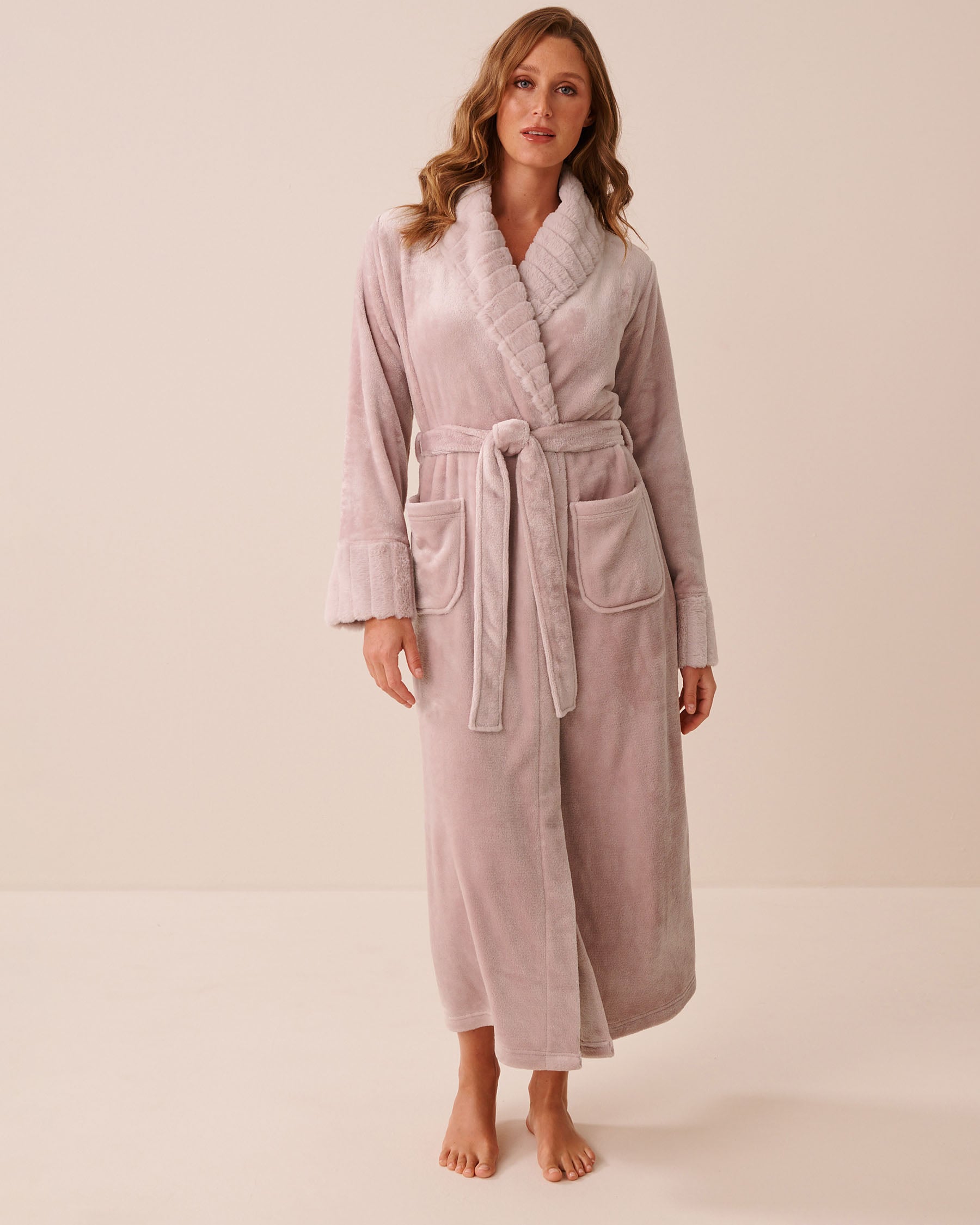 LA VIE EN ROSE Robe de chambre longue en peluche douce et fausse fourrure Mauve givré 40600234 - View1