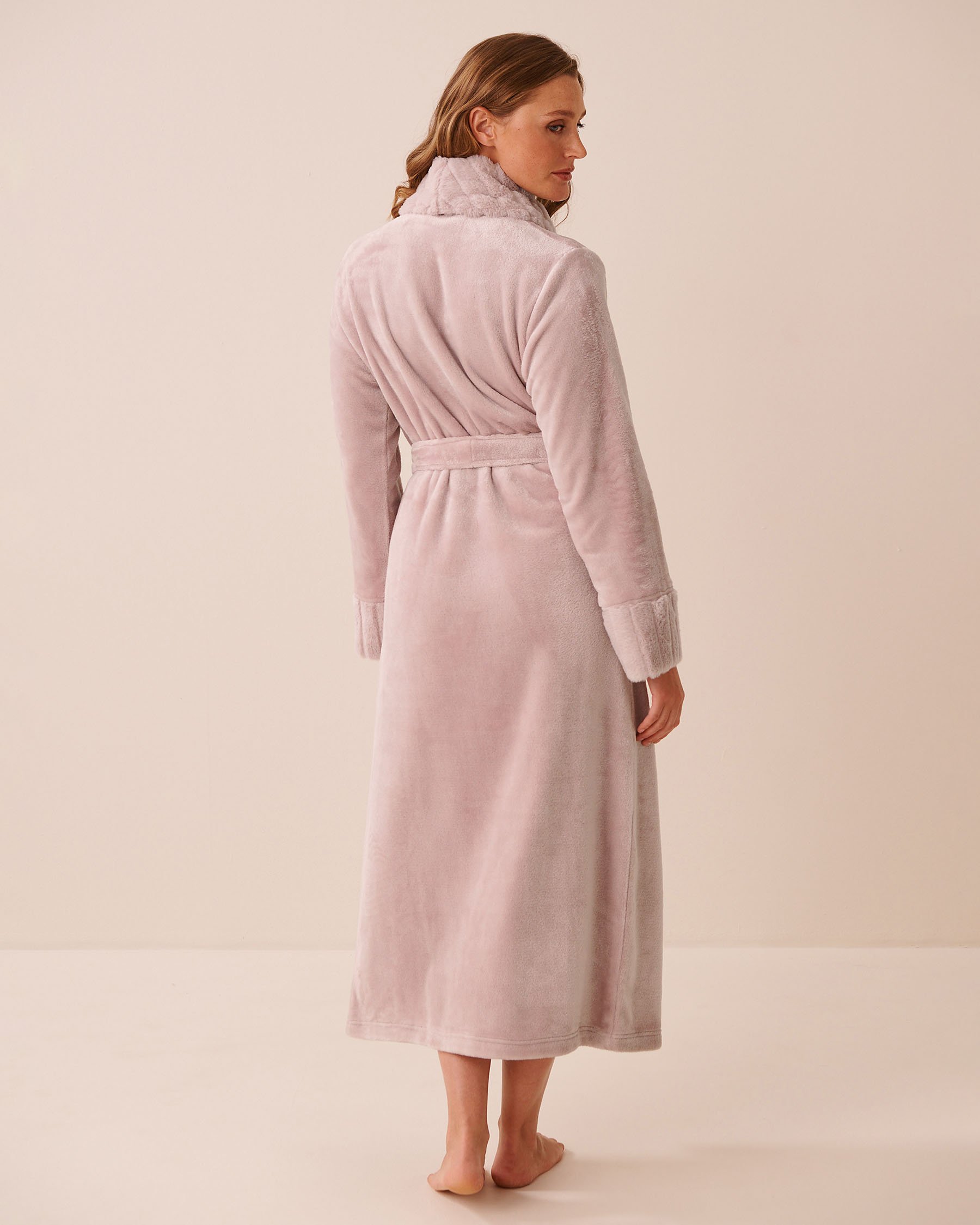 LA VIE EN ROSE Robe de chambre longue en peluche douce et fausse fourrure Mauve givré 40600234 - View2
