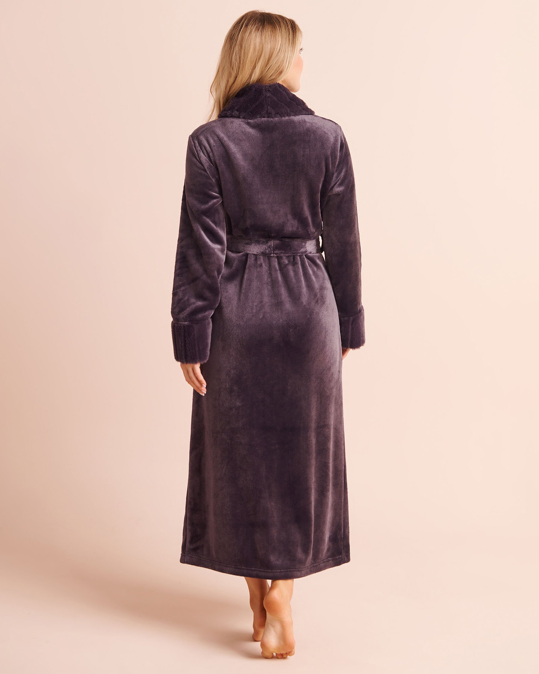 LA VIE EN ROSE Robe de chambre longue en peluche douce et fausse fourrure Prune foncé 40600234 - View4