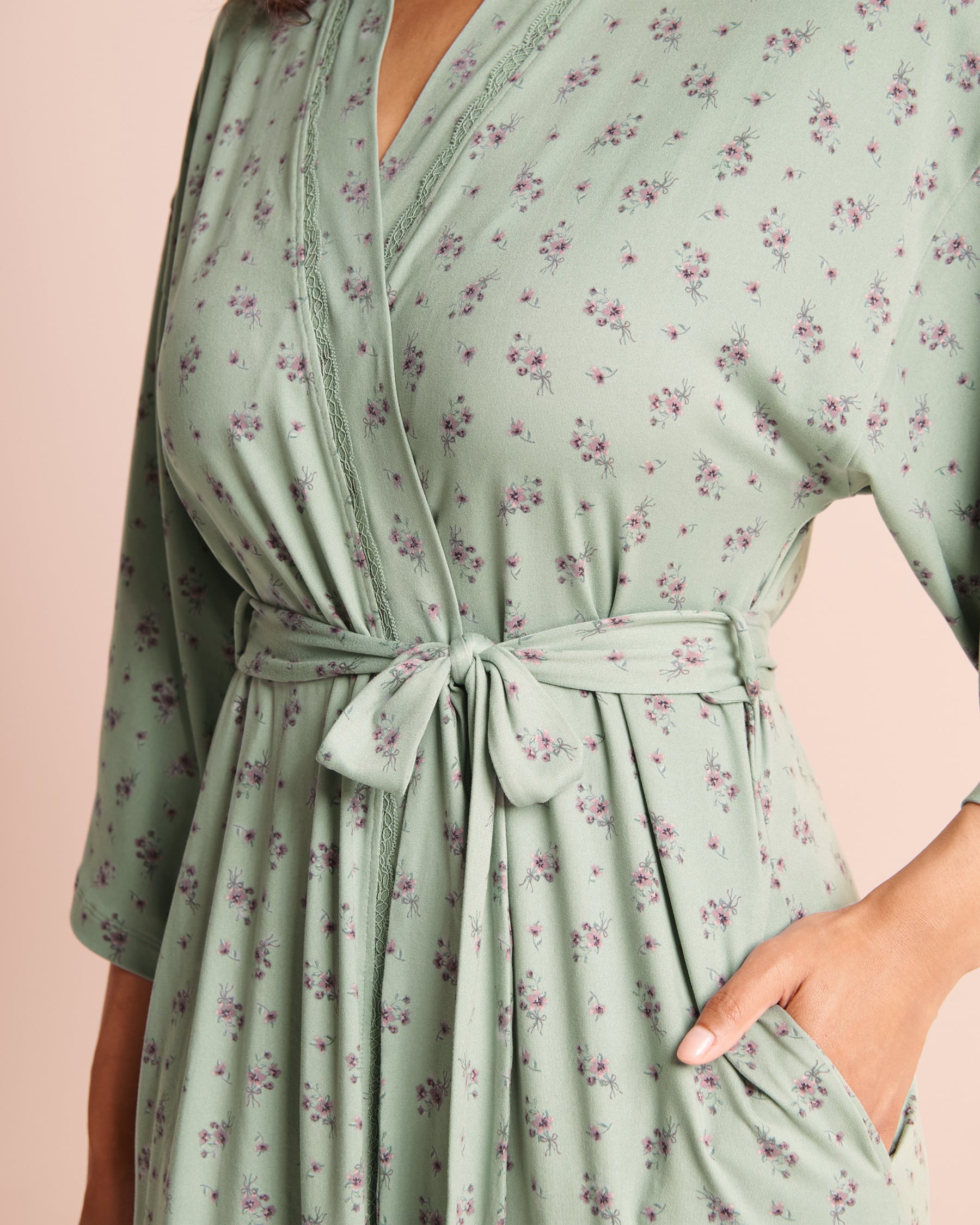 LA VIE EN ROSE Floral Bouquet Print Lace-Trim Super Soft Kimono Floral Bouquet 40600235 - View3