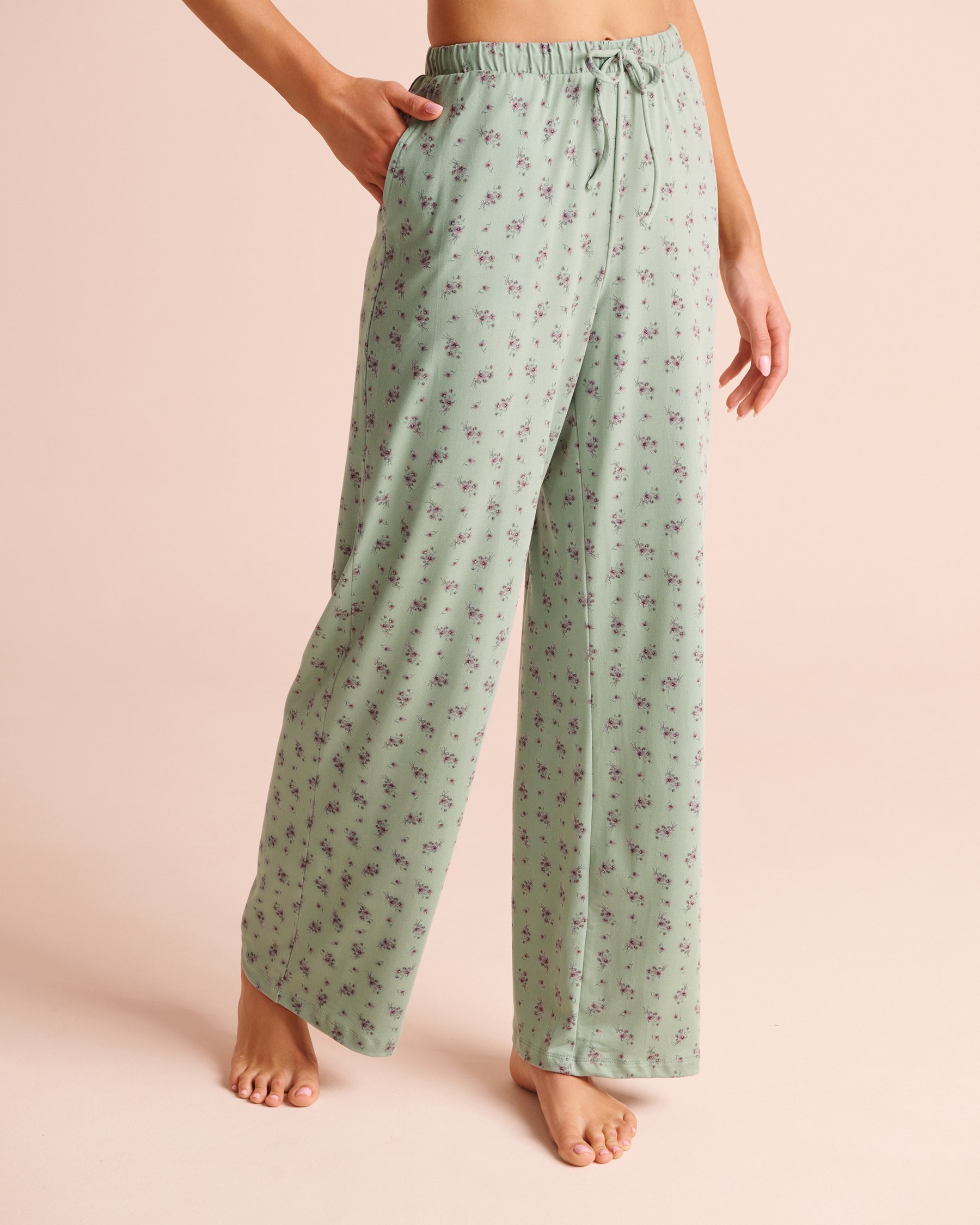 LA VIE EN ROSE Floral Bouquet Print Super Soft Pajama Pants Floral Bouquet 40200887 - View1