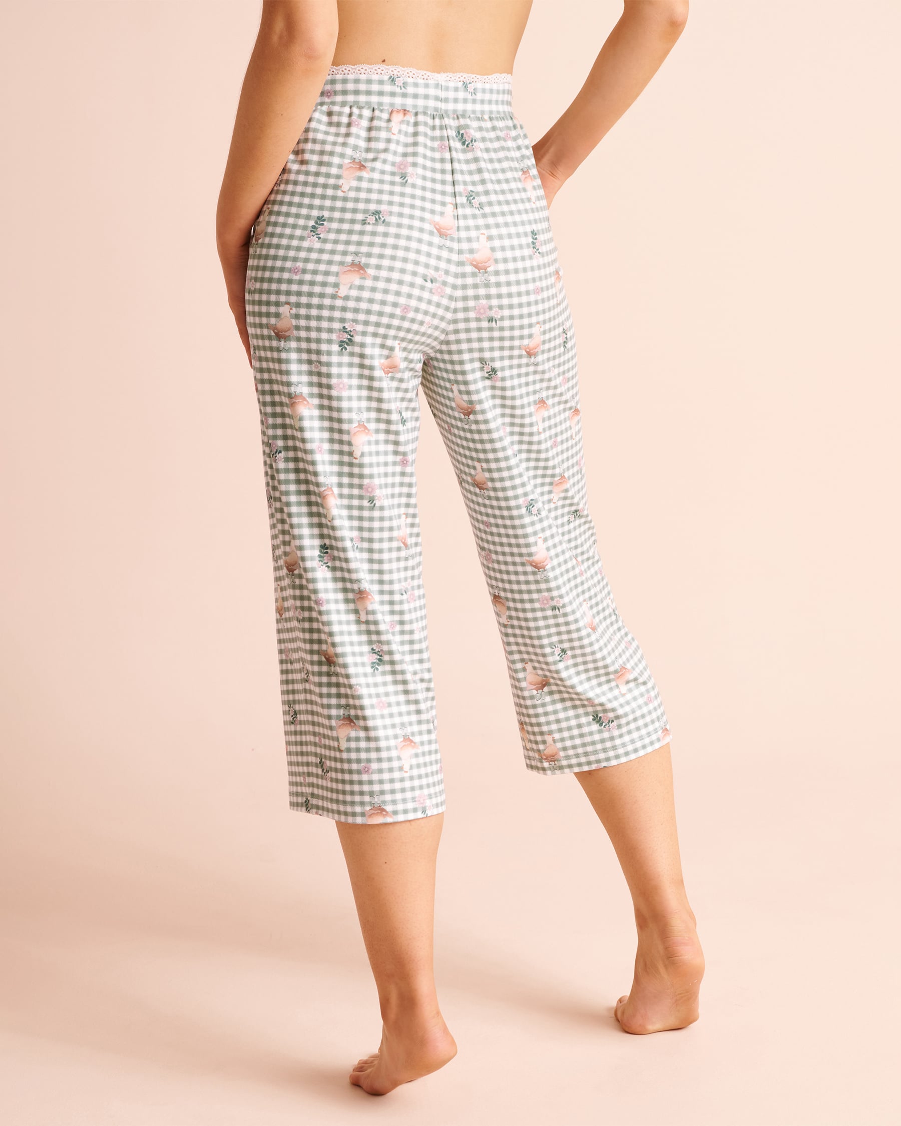 LA VIE EN ROSE Capri de pyjama ultra doux imprimé Vichy et poules Vichy vert/Poules 40200891 - Voir2